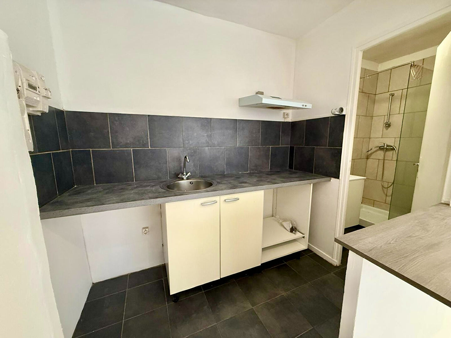 Photo Studio 25m² à louer à Marseille 5ème - quartier La Conception image 3/6