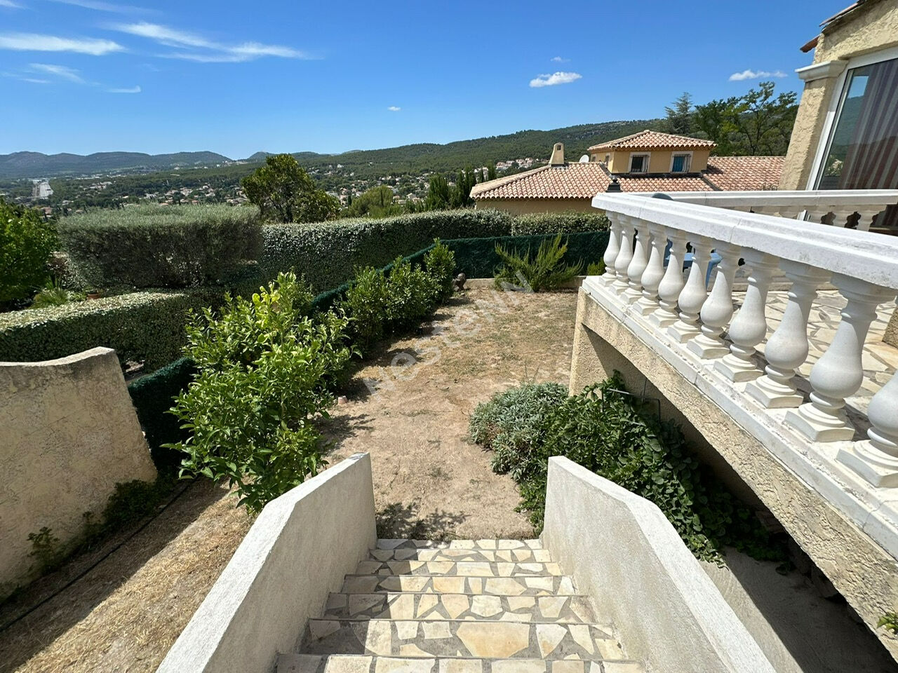 Photo Maison de 164 m²  au calme avec vue dégagée et piscine image 2/6