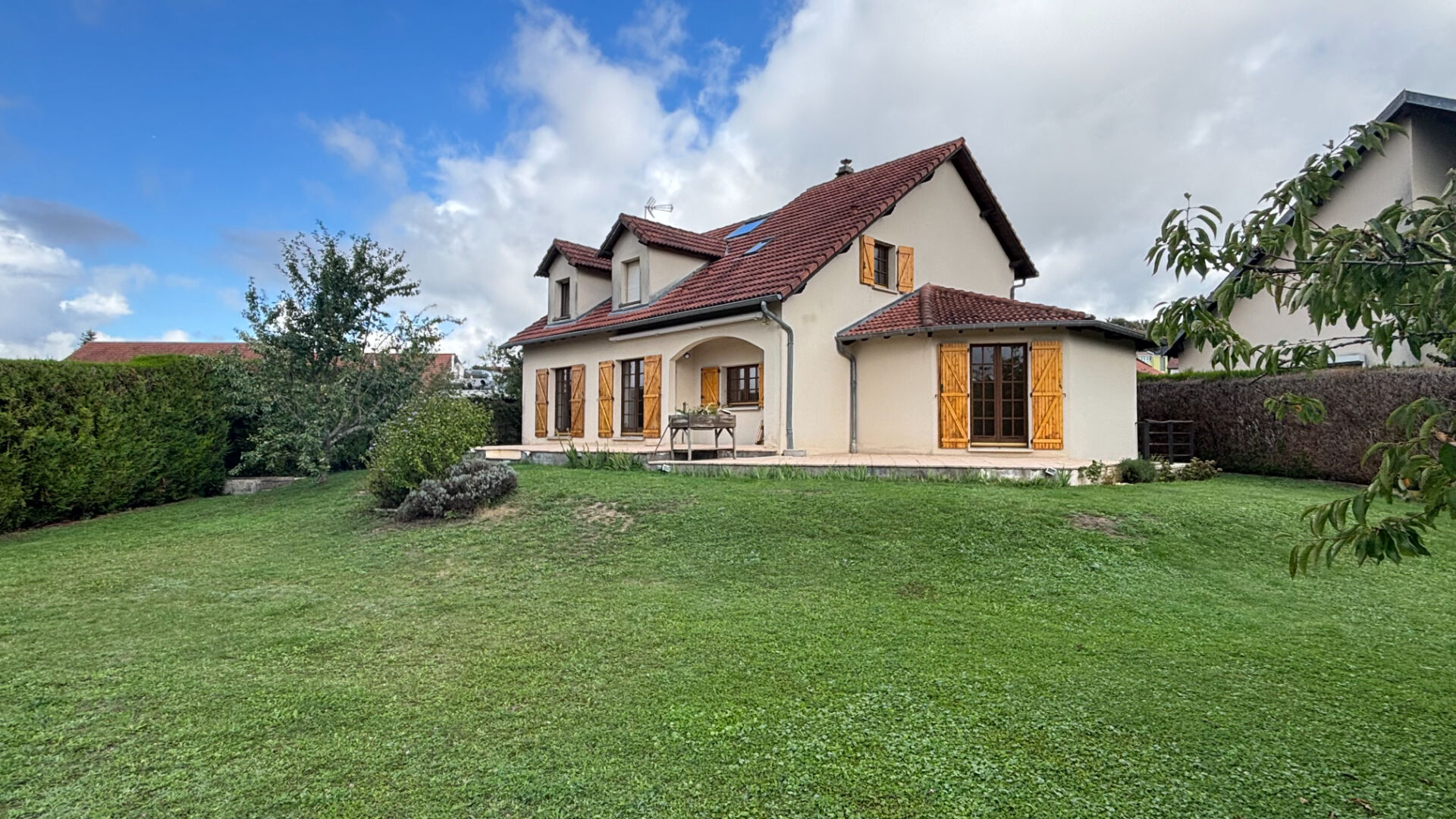 Photo Maison d'architecte -Macheren -4 chambres -172 m2 - Terrain 9.23 ares image 1/6