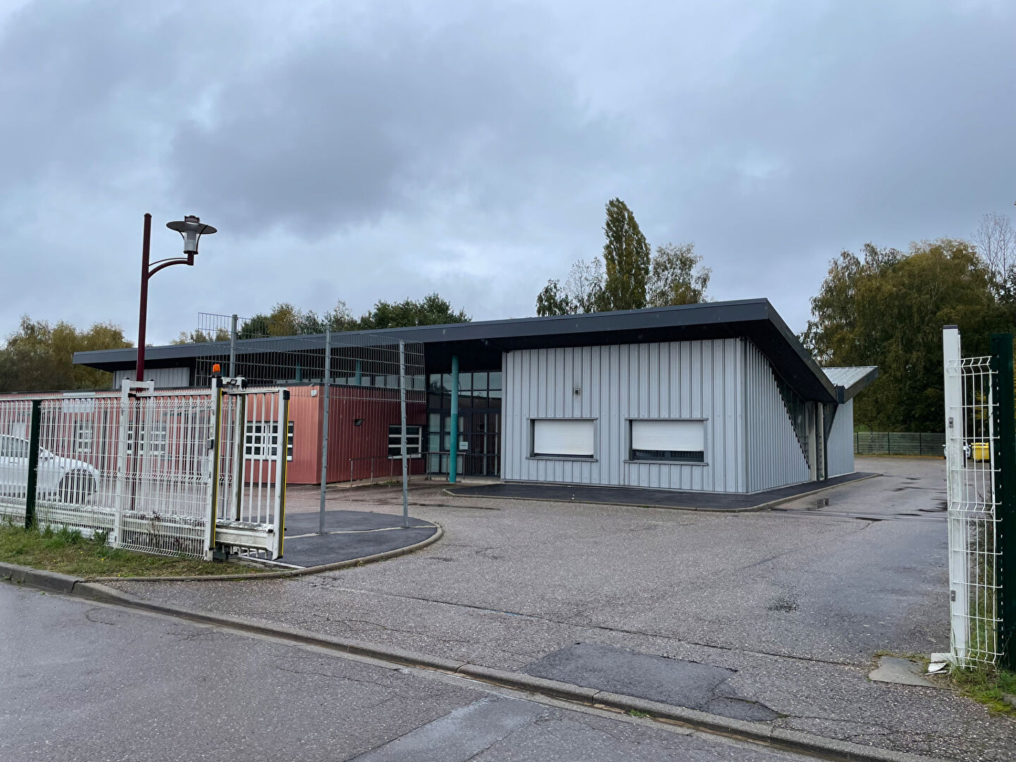 Photo Local d'activité L Hopital 216 m2 image 1/6