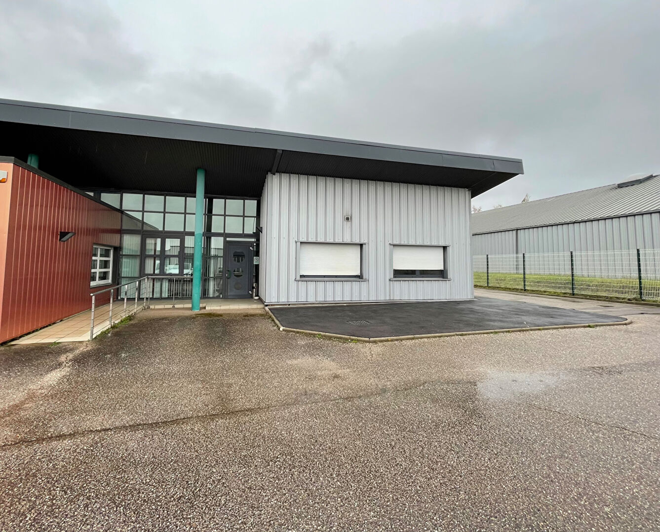 Photo Local d'activité L Hopital 216 m2 image 2/6