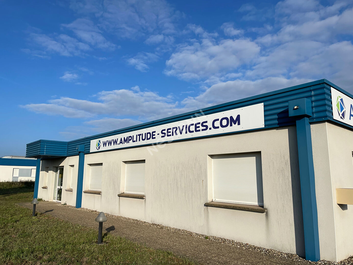 Photo Entrepôt + bureaux  800m² Zone Europort image 2/6