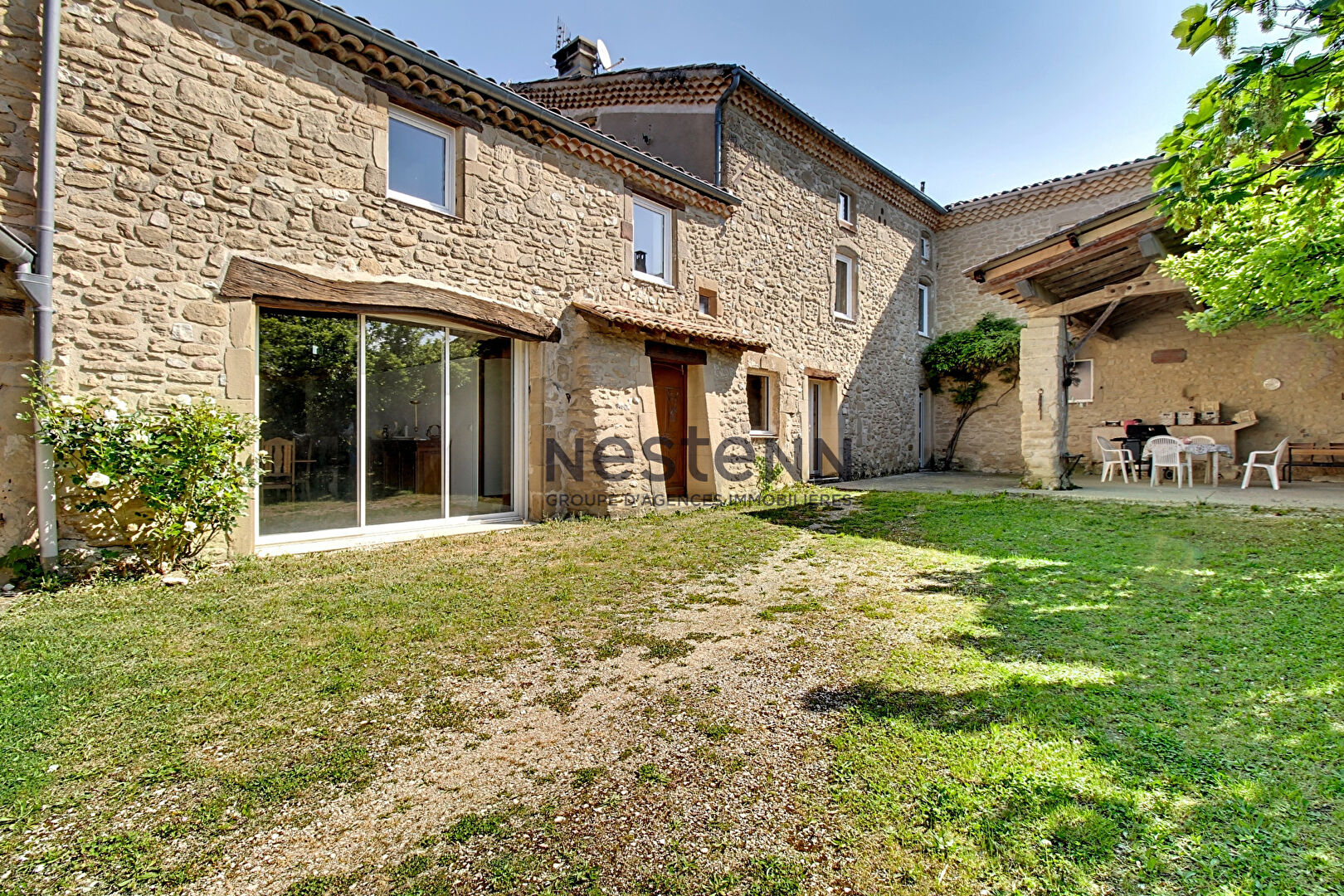 Propriété La Baume Cornillane 9 pièces 437 m2 avec maison T6, appartement T3, anciennes écuries chauffées, poulaillers de 430m²