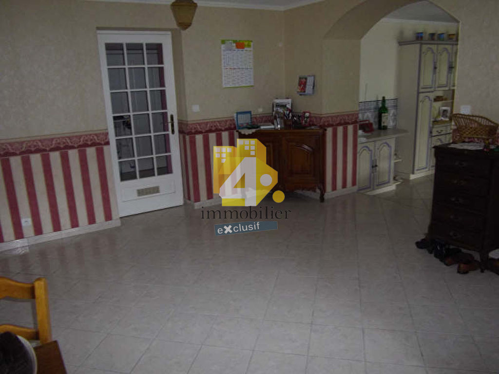 Photo Longère entièrement rénovée 250m² avec terrain de plus de 2 ha avec plan d'eau image 5/6