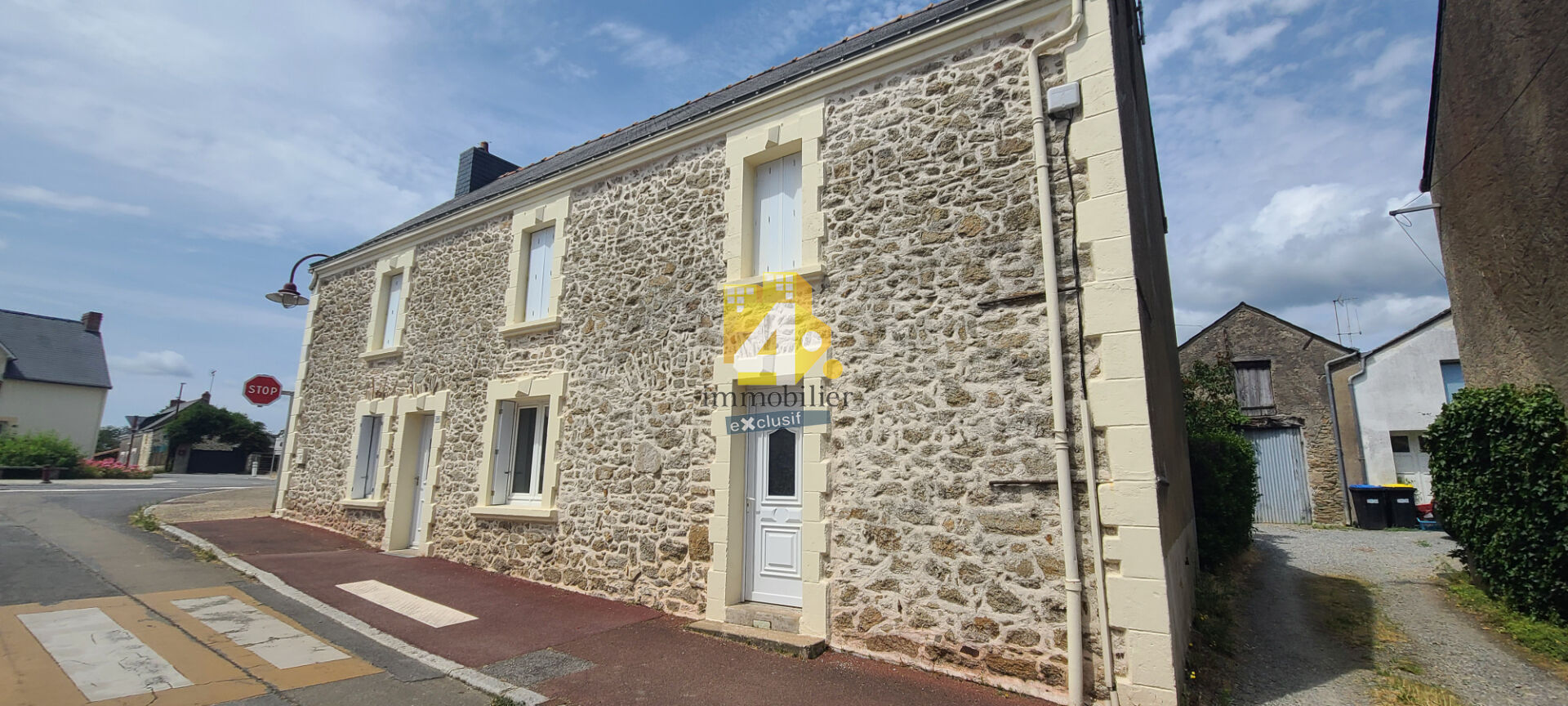 Photo Maison 7 pièces 141m² BESNE image 1/6