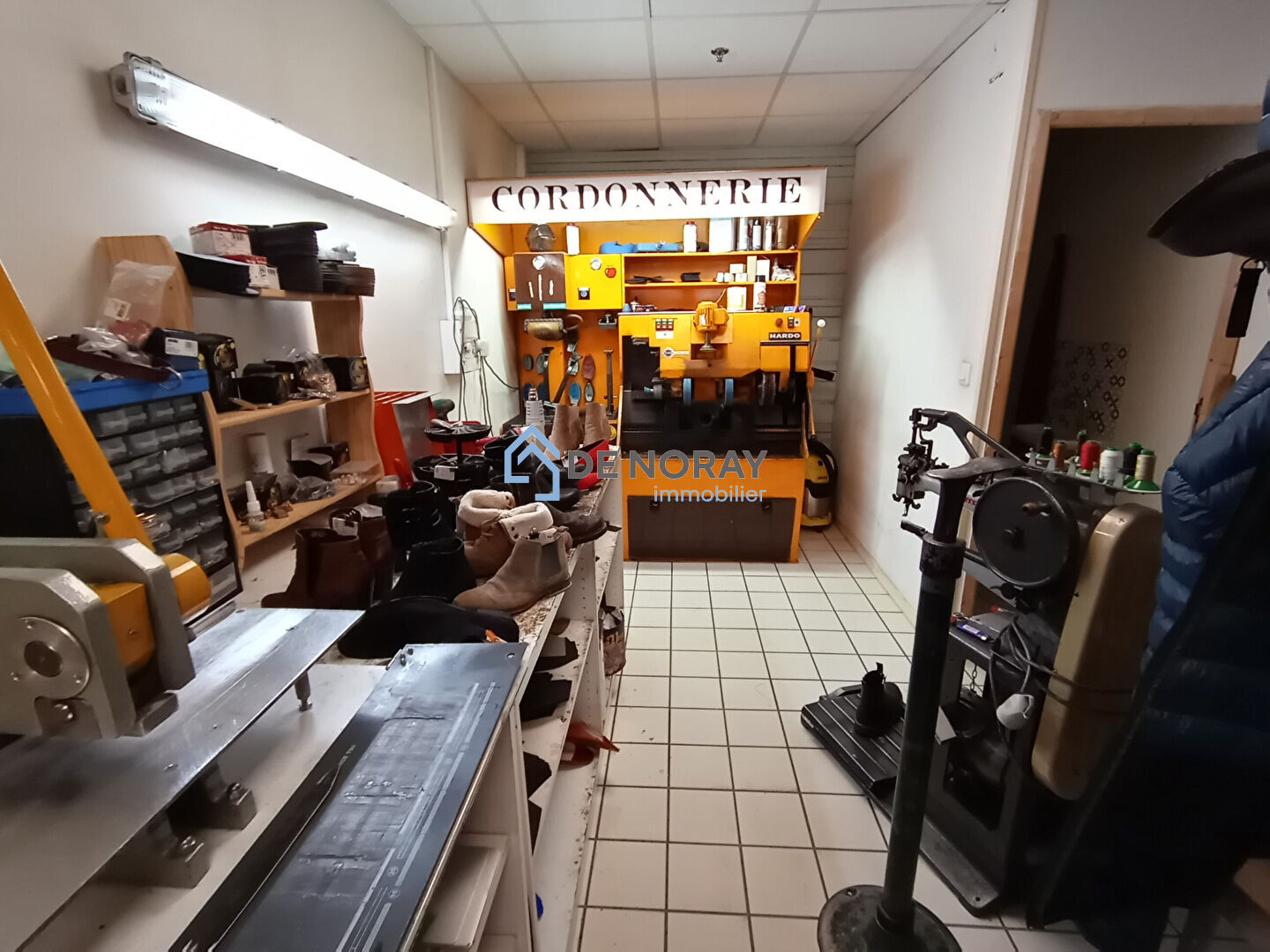 Photo Fonds de commerce Pocé Sur Cisse - 1 pièce - 24m2 image 2/3