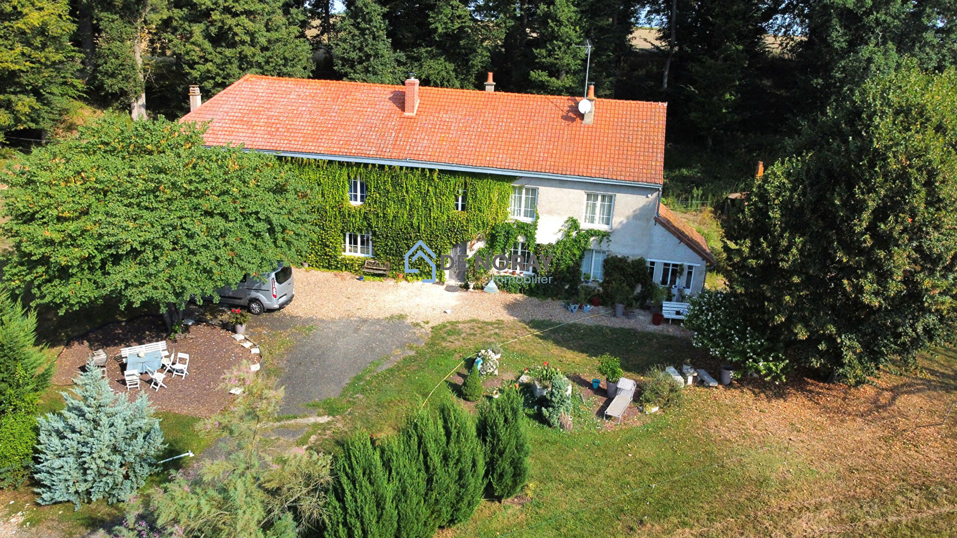 Photo VALLIERES-LES-GRANDES : Maison 8 pièces - 6 chambres  - 1,6 image 1/6