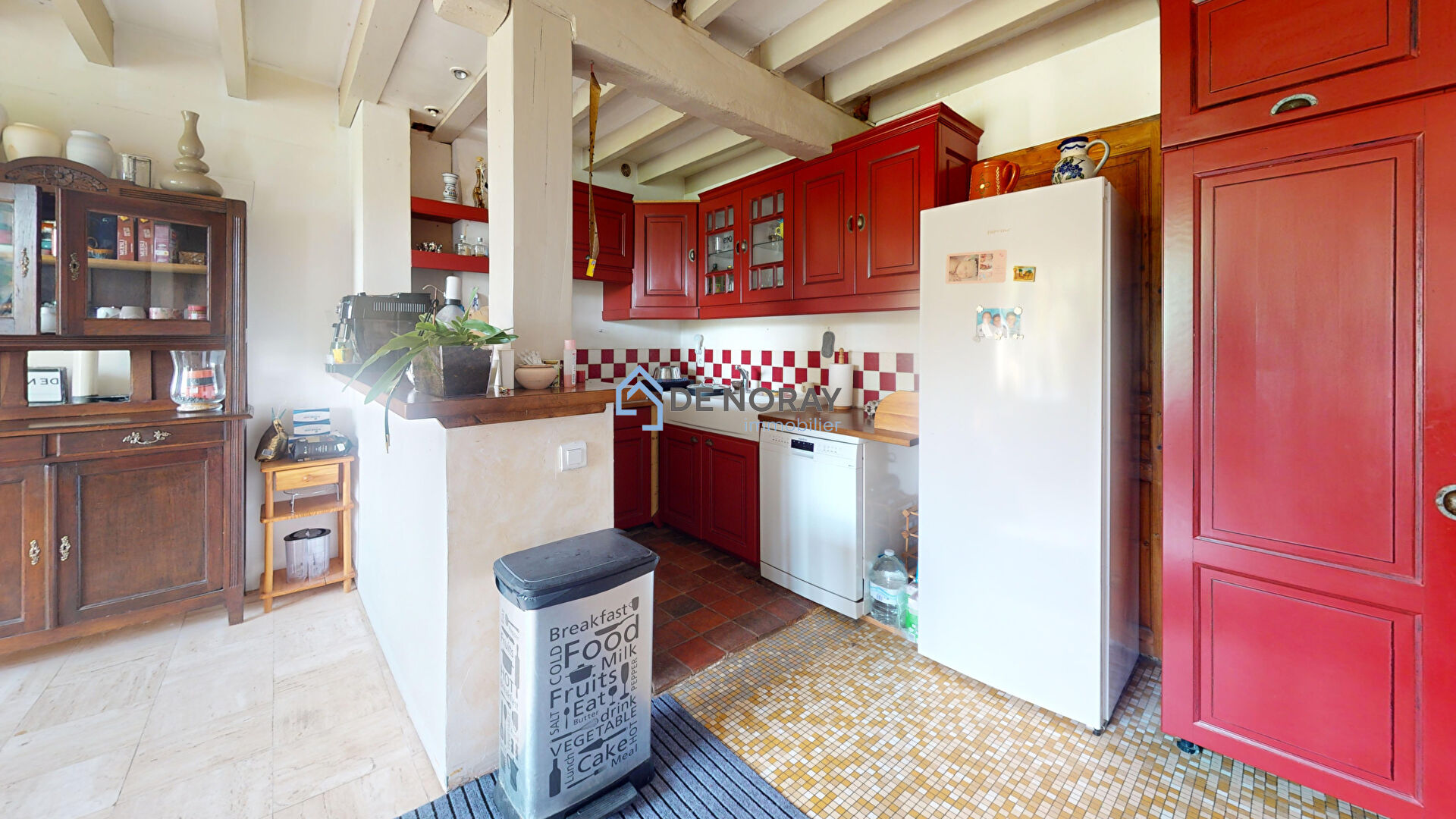 Photo VALLIERES-LES-GRANDES : Maison 8 pièces - 6 chambres  - 1,6 image 5/6