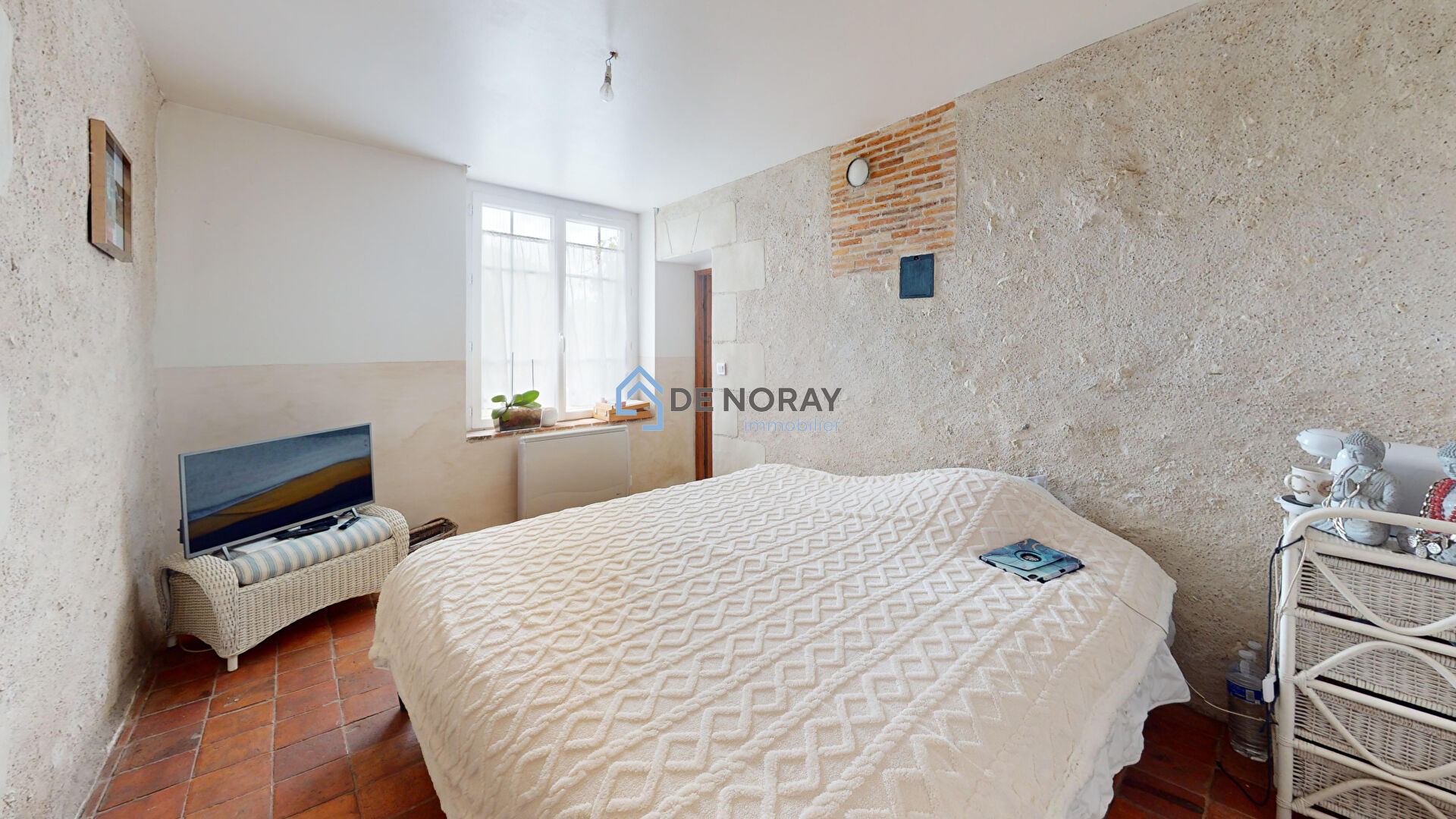 Photo VALLIERES-LES-GRANDES : Maison 8 pièces - 6 chambres  - 1,6 image 6/6