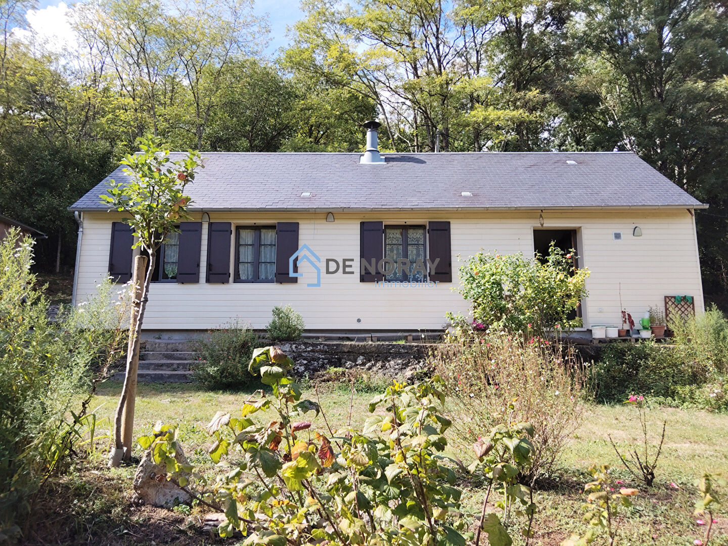 COURCAY - Ensemble immobilier de deux maisons et dépendances