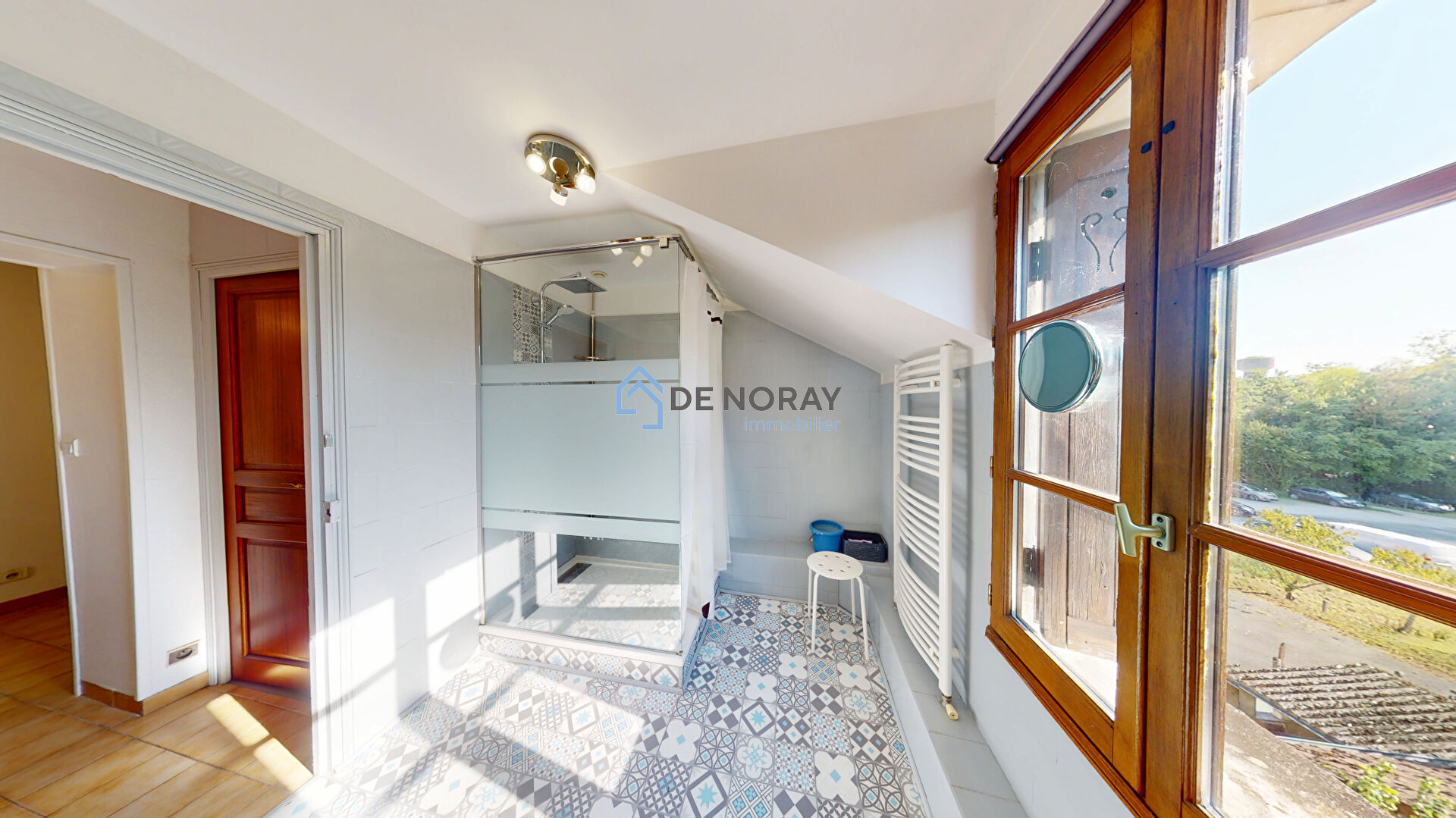 Photo Amboise, Hyper Centre Maison Familiale Cinq chambres + dépen image 4/6