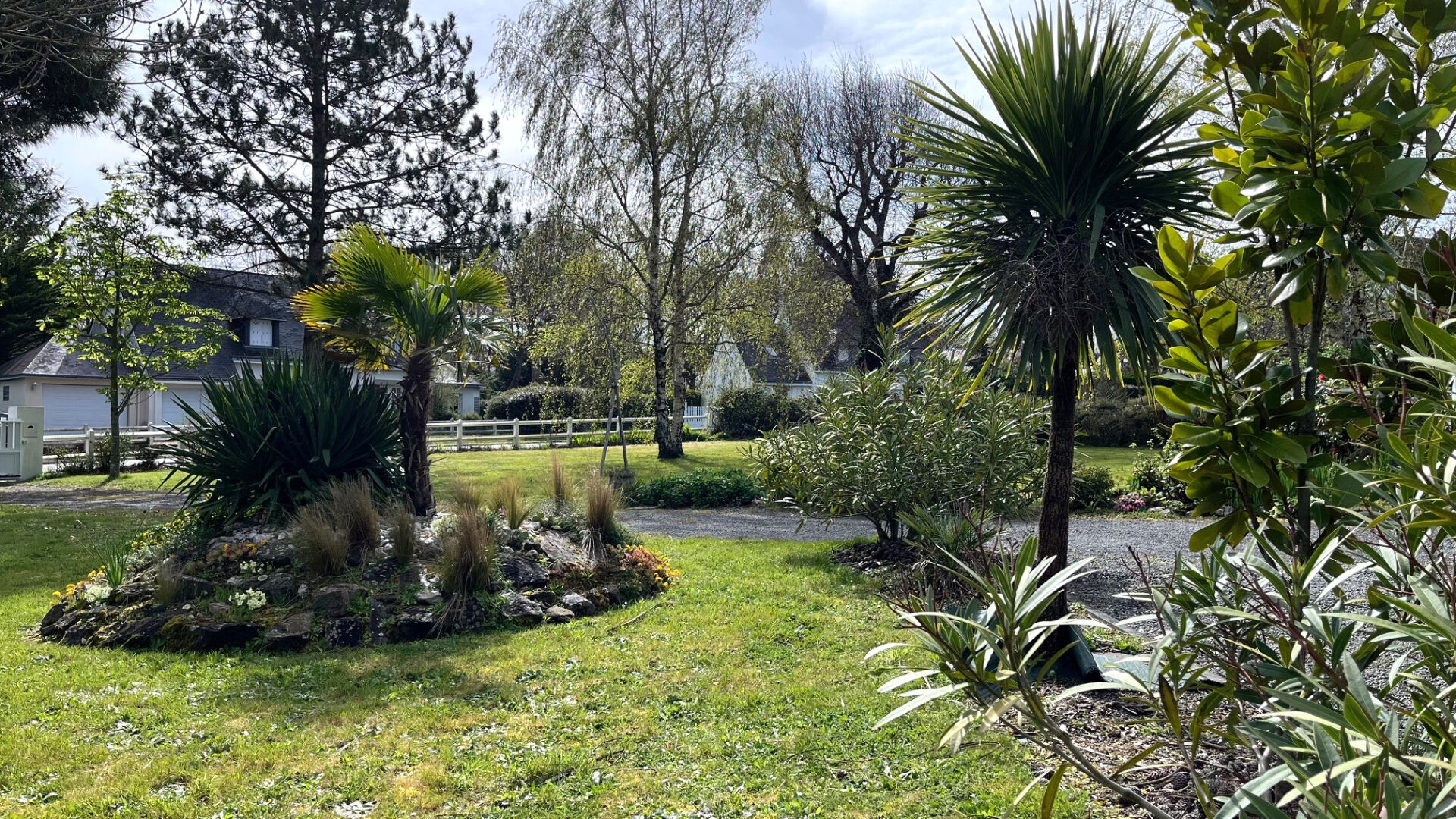 MESQUER Maison 4 Chambres sur jardin paysagé  - 1 Km du bourg