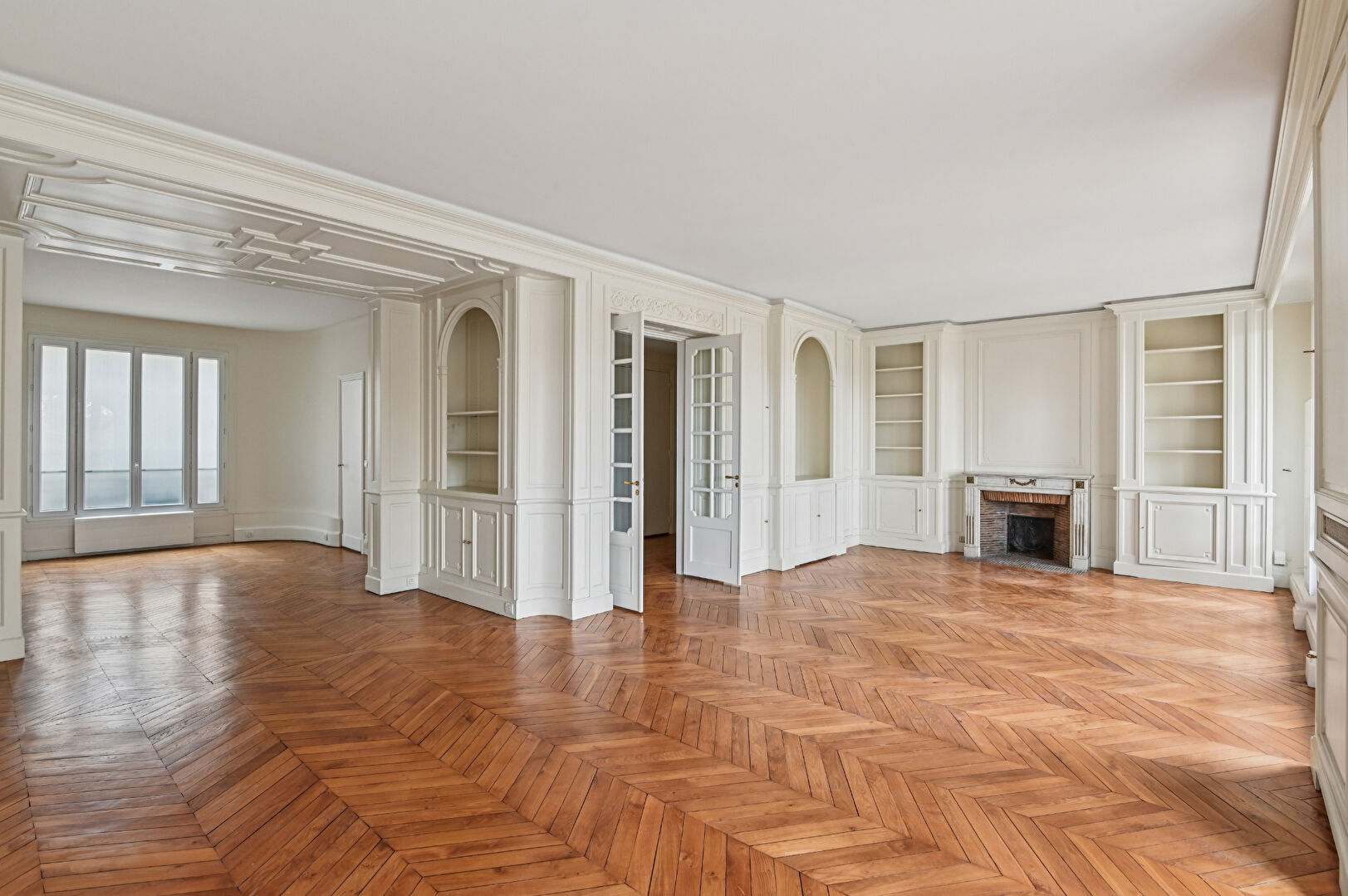 Photo EXCLUSIVITÉ  - Paris 7e  - Champ de Mars - Vue Tour Eiffel - 5 P image 5/6