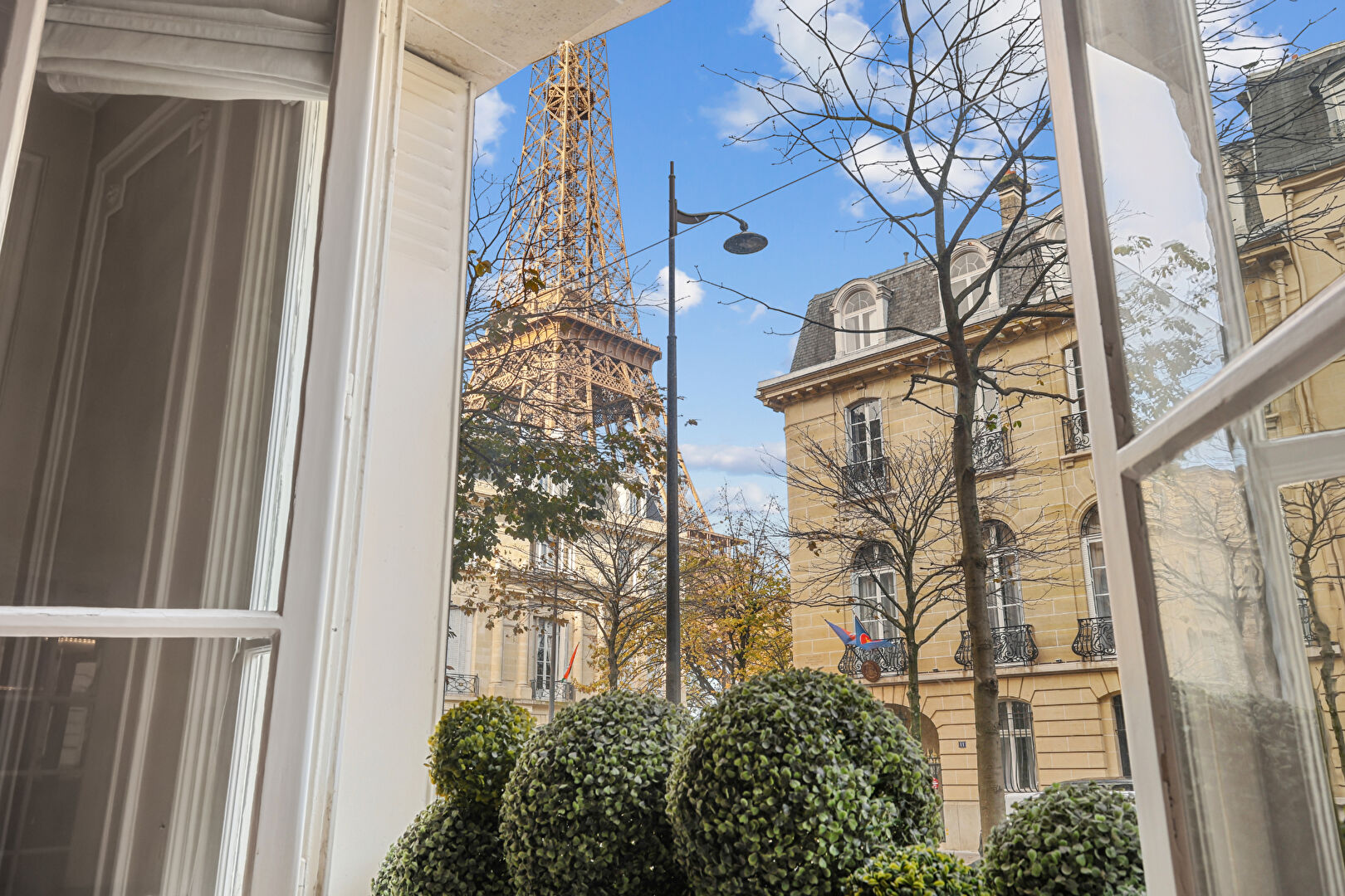 Photo Paris 7 - Vue Tour Eiffel -  Champ  - de  -Mars -144m² - Lieu unique image 6/6