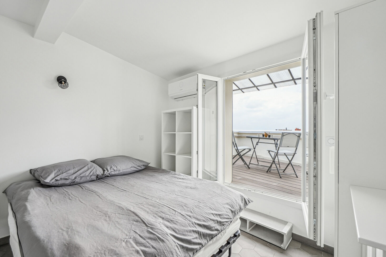 Photo bail code civil montmartre abbesses terrasse image 2/6