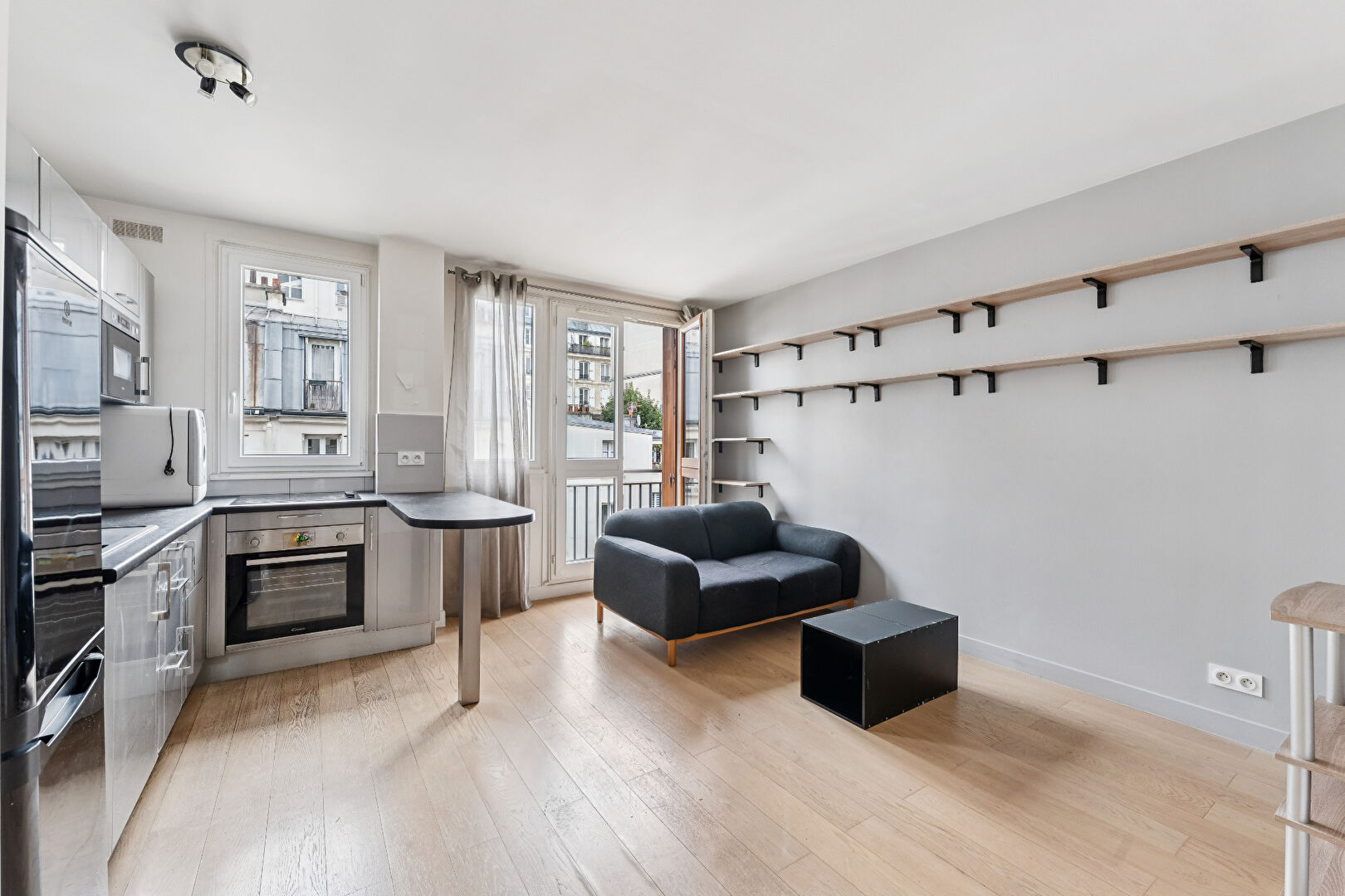 Photo EXCLUSIVITE-Montmartre - Abbesses image 1/6