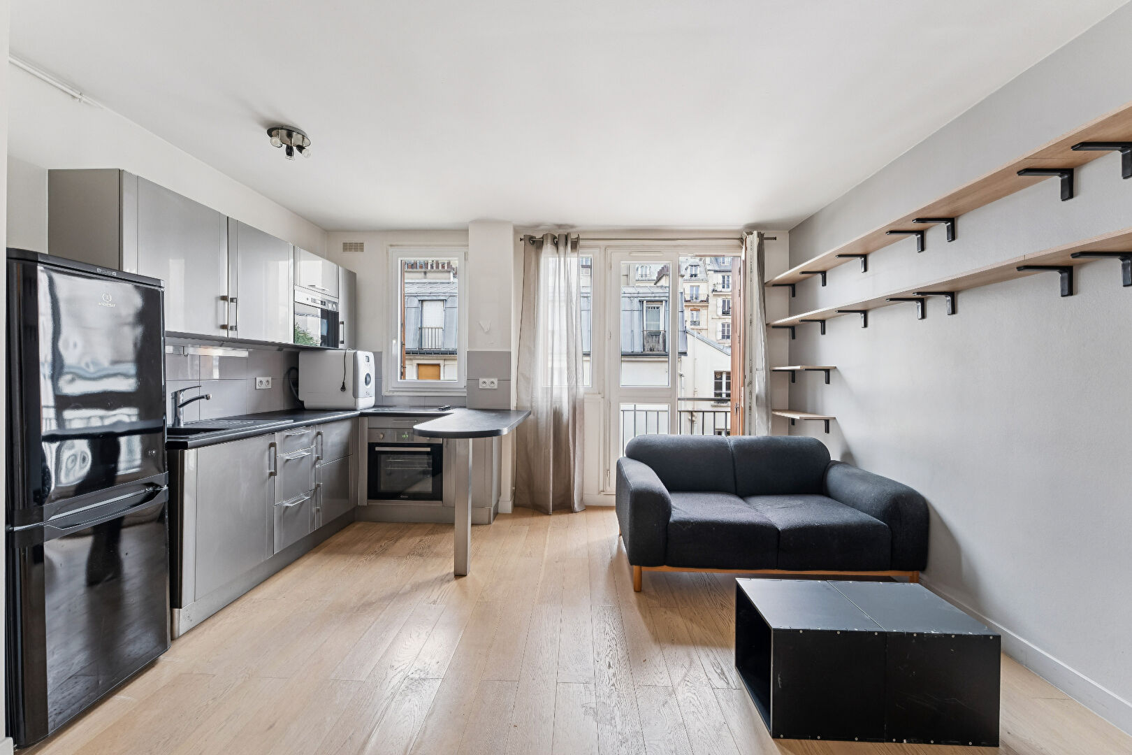 Photo EXCLUSIVITE-Montmartre - Abbesses image 2/6