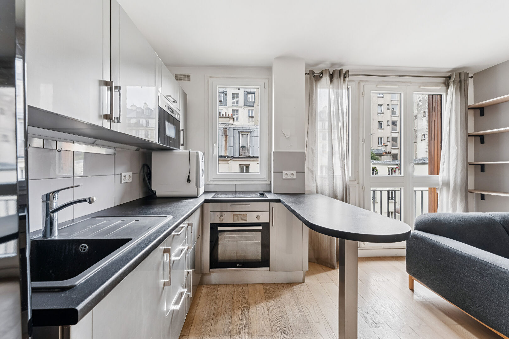 Photo EXCLUSIVITE-Montmartre - Abbesses image 3/6