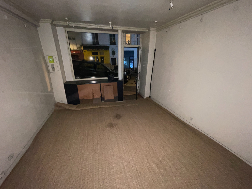 Photo EXCLUSIVITE ABBESSES RUE RAVIGNAN MONTMARTRE image 2/6