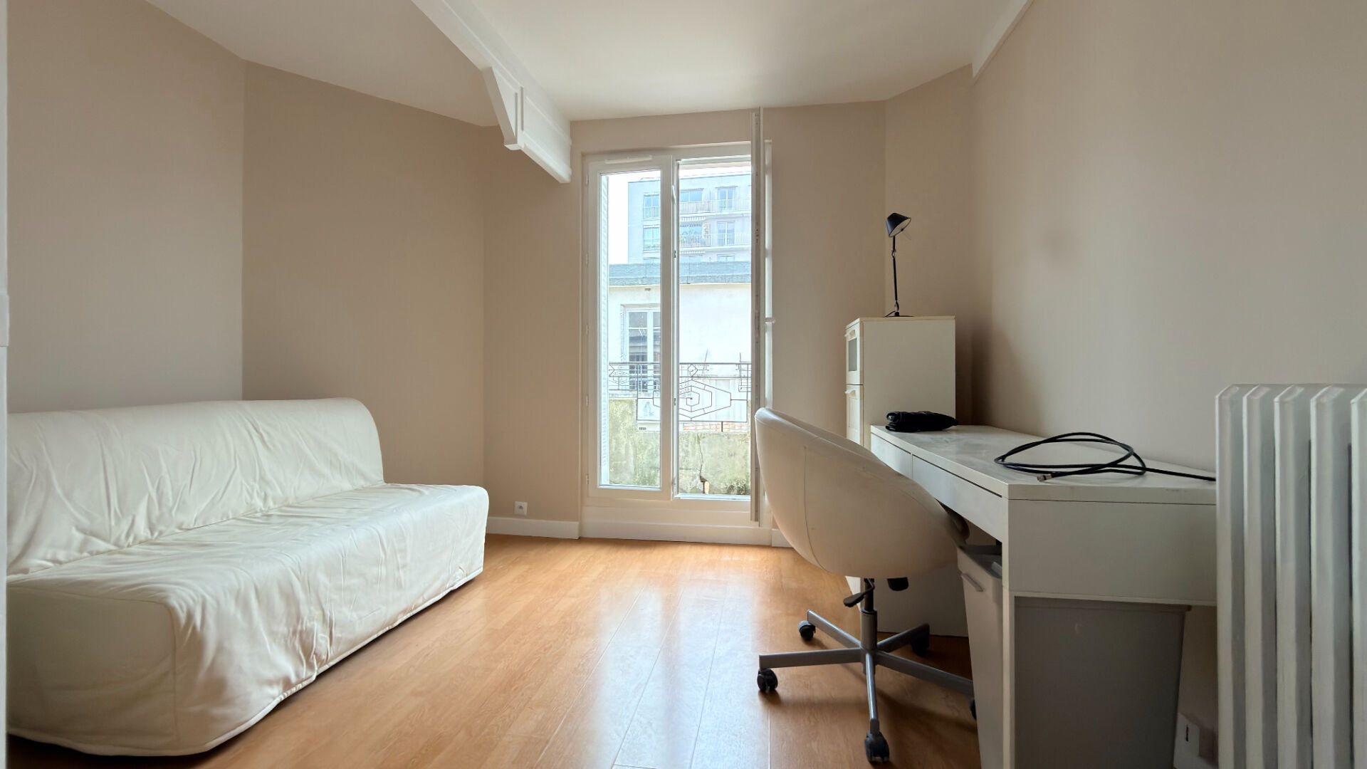 PARIS 13 - STUDIO - 910.00 EUROS - 18.24 M2 - LOGEMENT MEUBLE - CALME - BAIL ETUDIANT
