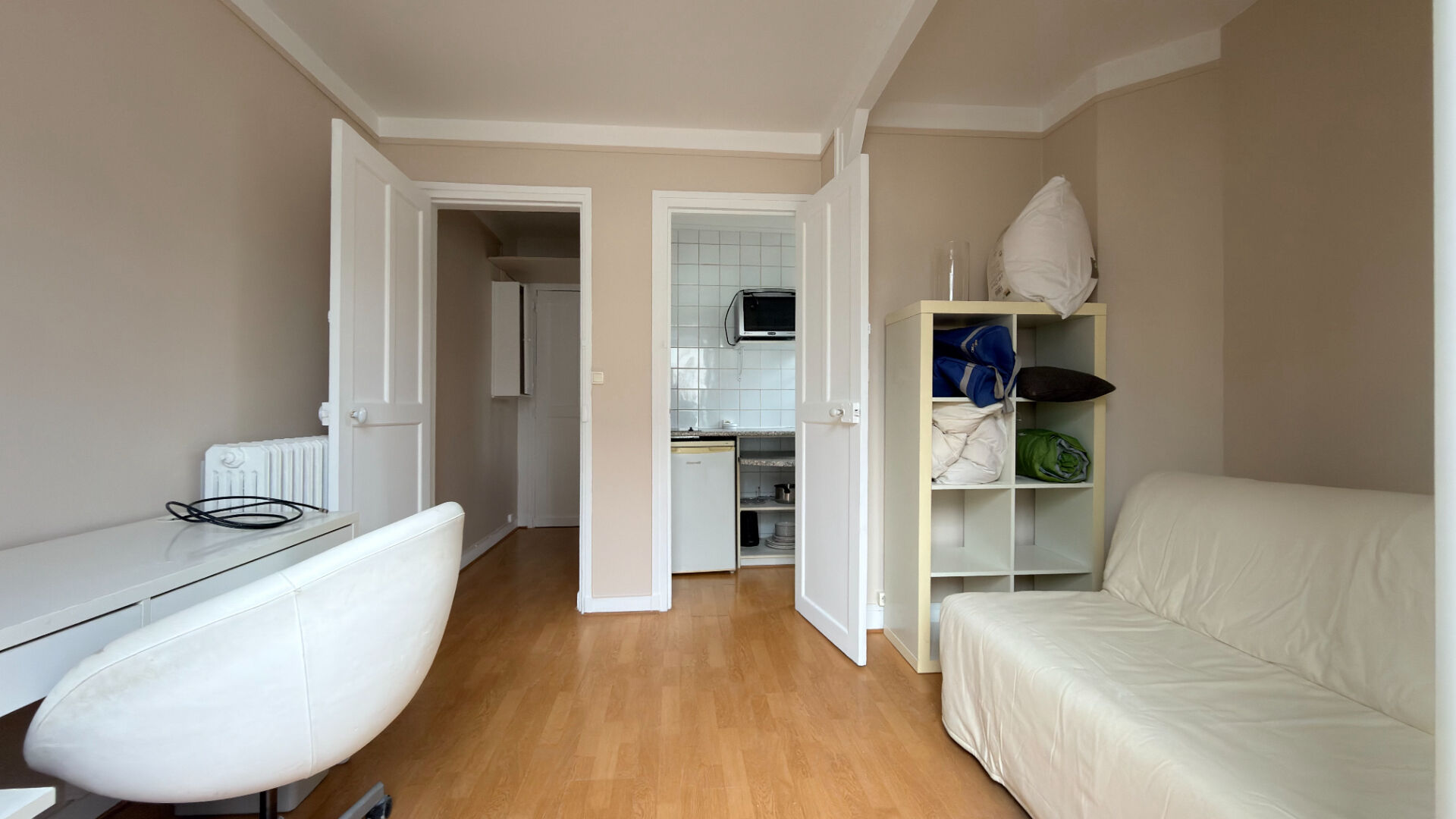 Photo PARIS 13 - STUDIO - 910.00 EUROS - 18.24 M2 - LOGEMENT MEUBLE - CALME - BAIL ETUDIANT image 2/5