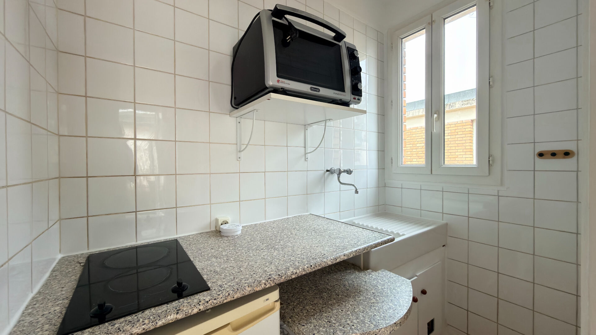 Photo PARIS 13 - STUDIO - 910.00 EUROS - 18.24 M2 - LOGEMENT MEUBLE - CALME - BAIL ETUDIANT image 3/5