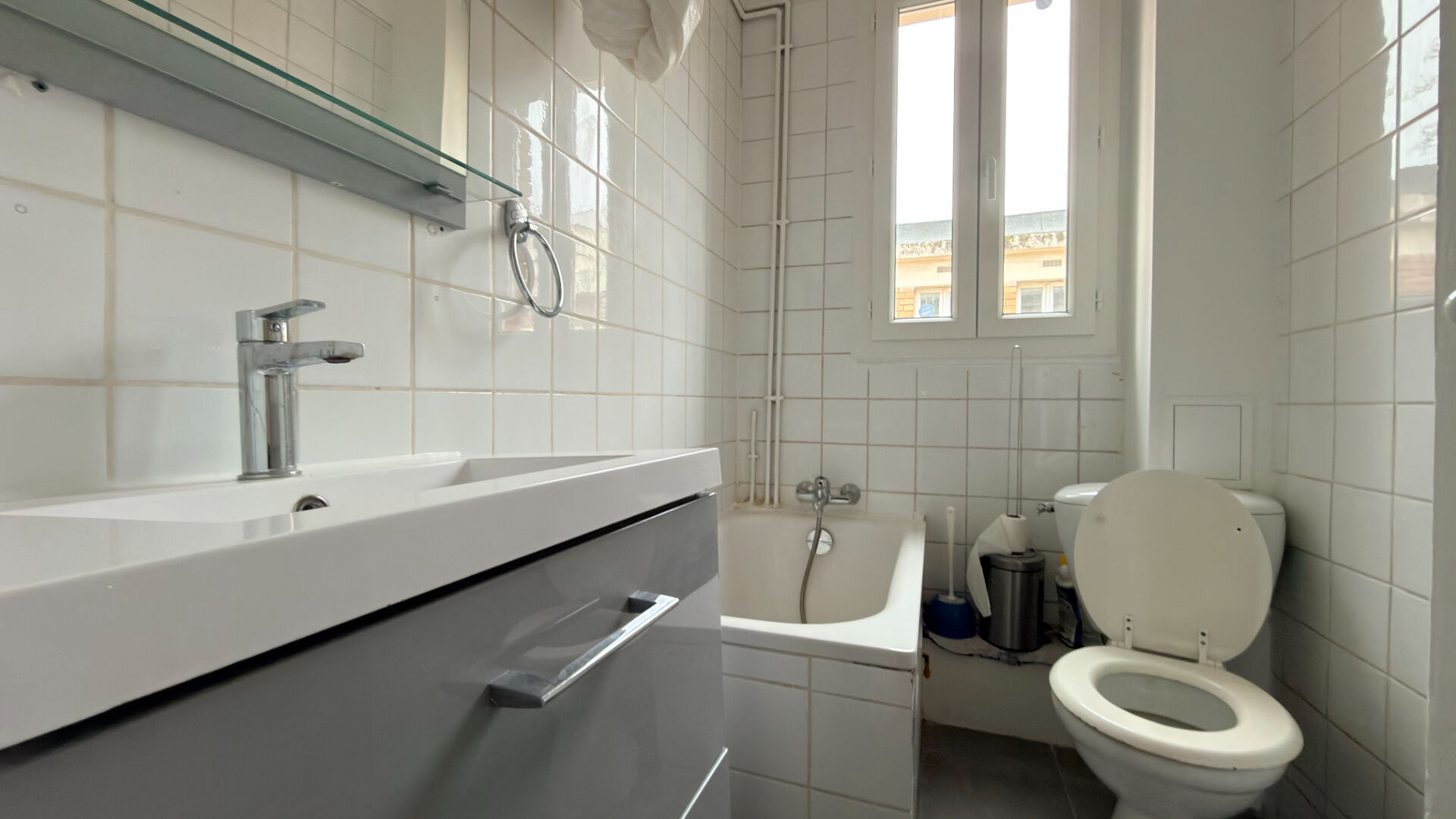 Photo PARIS 13 - STUDIO - 910.00 EUROS - 18.24 M2 - LOGEMENT MEUBLE - CALME - BAIL ETUDIANT image 5/5