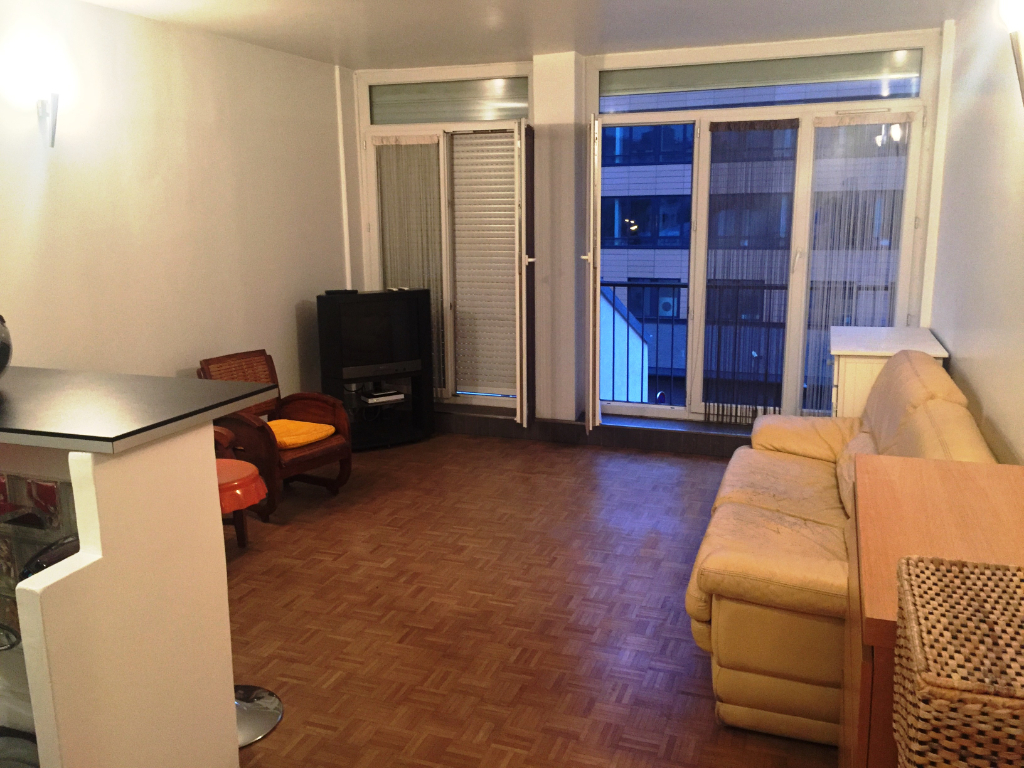 PANTIN - STUDIO - MEUBLE - 776.00 EUROS - 30 M2 - AVEC BALCON - CHAUFFAGE ET EAU CHAUDE COMPRIS