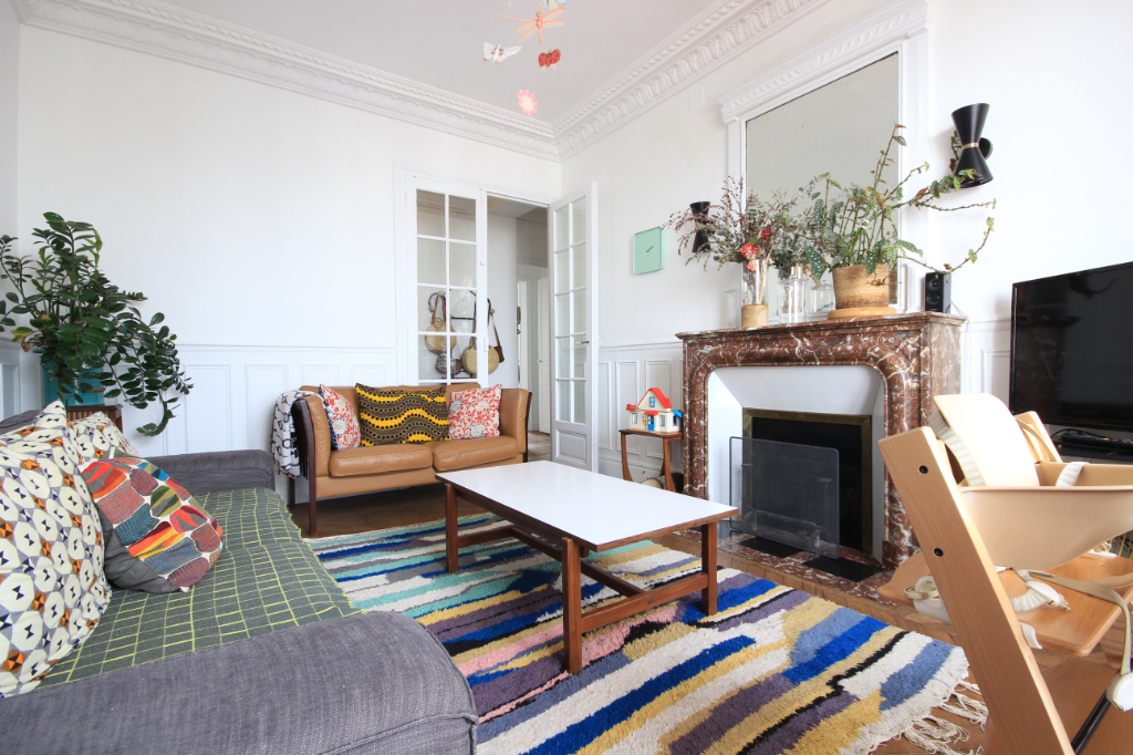 PARIS 19 - 3 PIÈCES - 2100.00 EUROS CC - 72 M2 - LOCATION MEUBLÉE - APPARTEMENT TRAVERSANT - BALCON FILANT