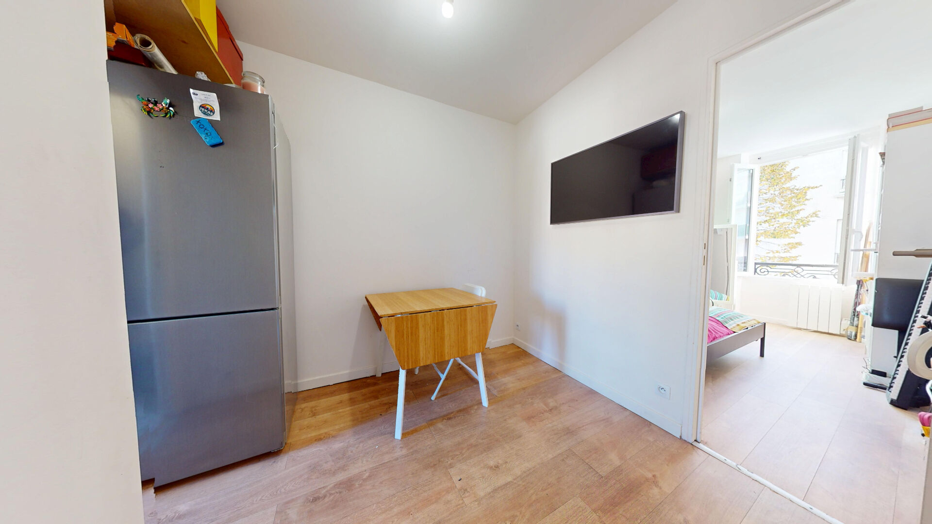LE PRE SAINT GERVAIS | MÉTRO HOCHE | STUDIO DE 20 M² | TRAVERSANT EST & OUEST / CALME & LUMINEUX | AVL immobilier - 01.48.44.45.40 |