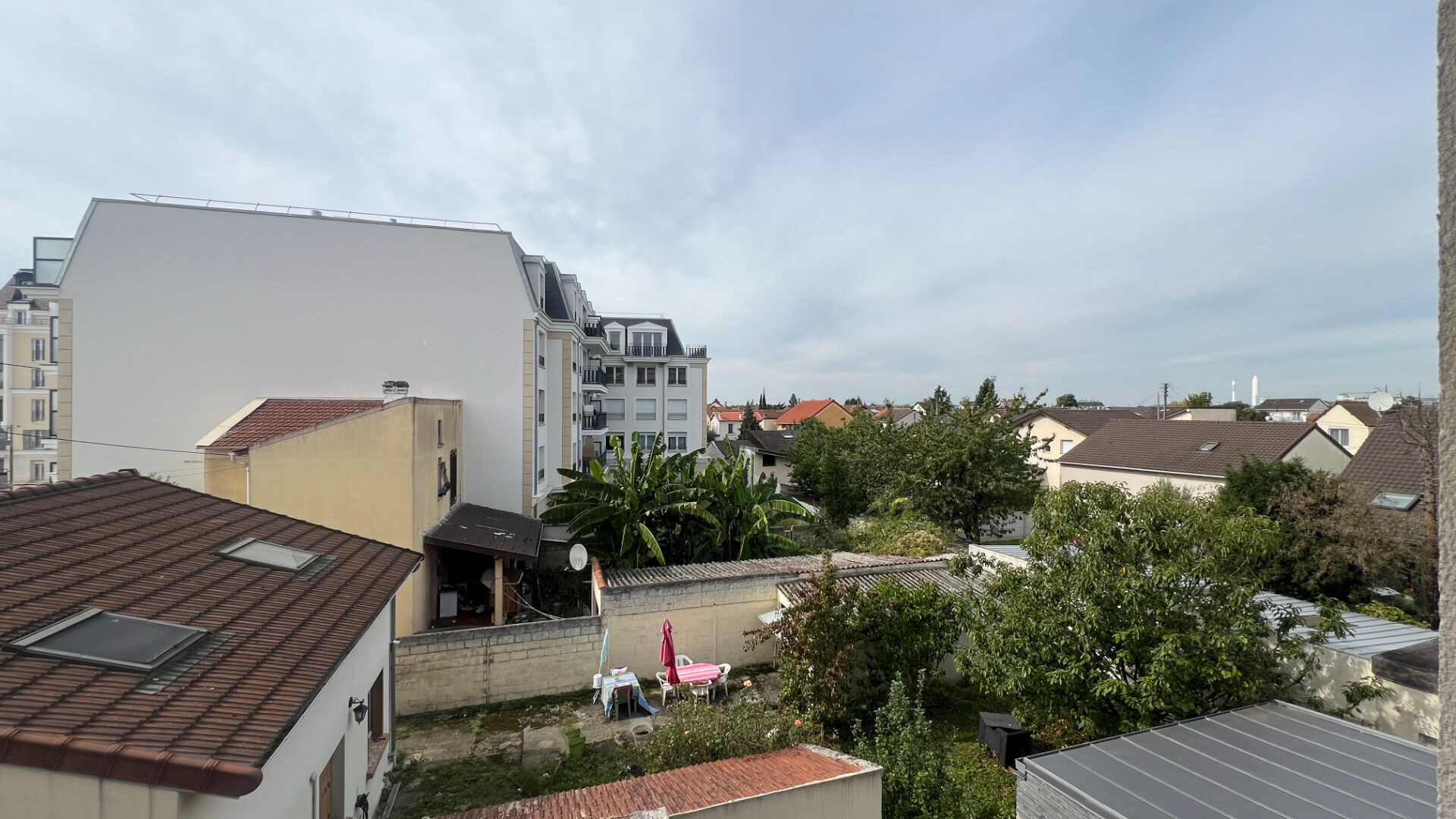 Photo LE BLANC MESNIL - STUDIO - 22M2 - 770.00 EUROS CC - CHAUFFAGE COLLECTIF - IMMEUBLE RECENT image 2/6