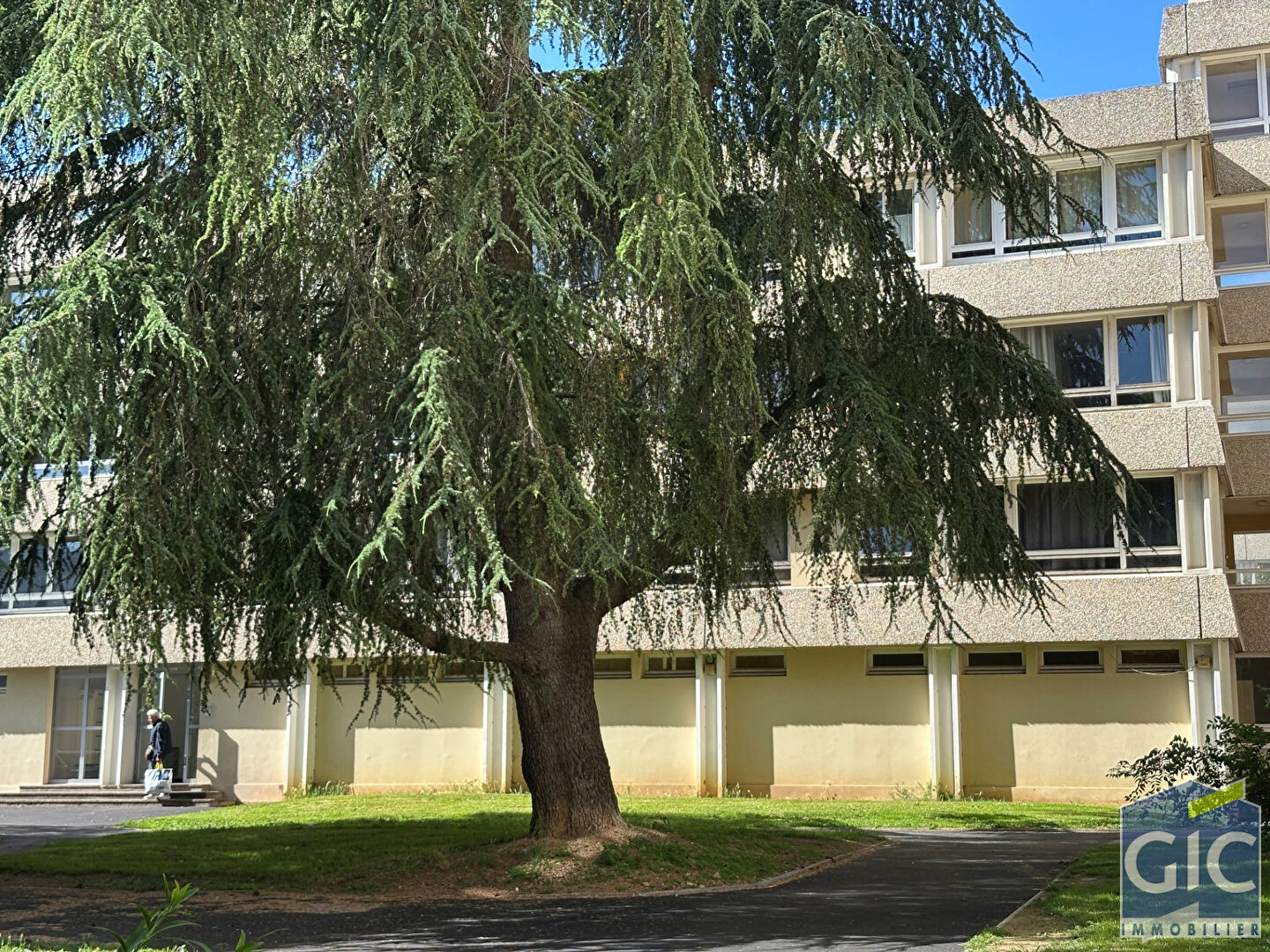 A ÉTÉ VENDU EN EXCLUSIVITE GIC-BI UN GRAND STUDIO HEROUVILLE HAUTE FOLIE