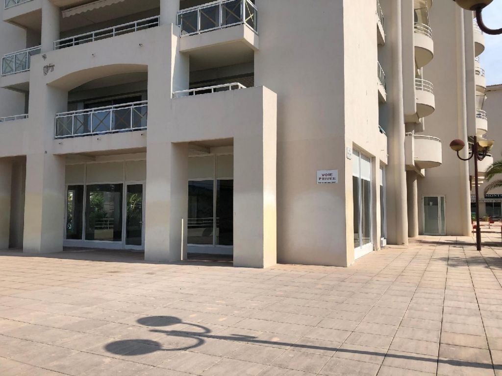 Local commercial à louer - 241.0 m2 - 06 - Alpes-Maritimes