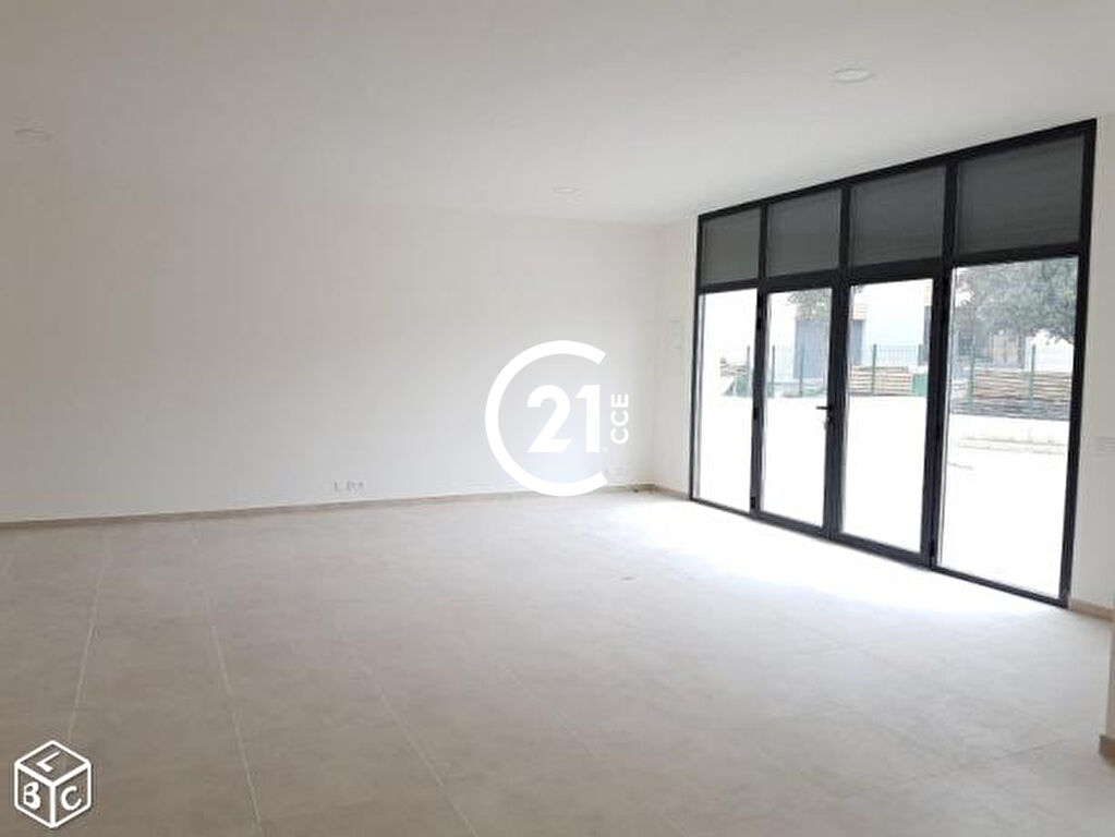 Local commercial à louer - 67.0 m2 - 83 - Var