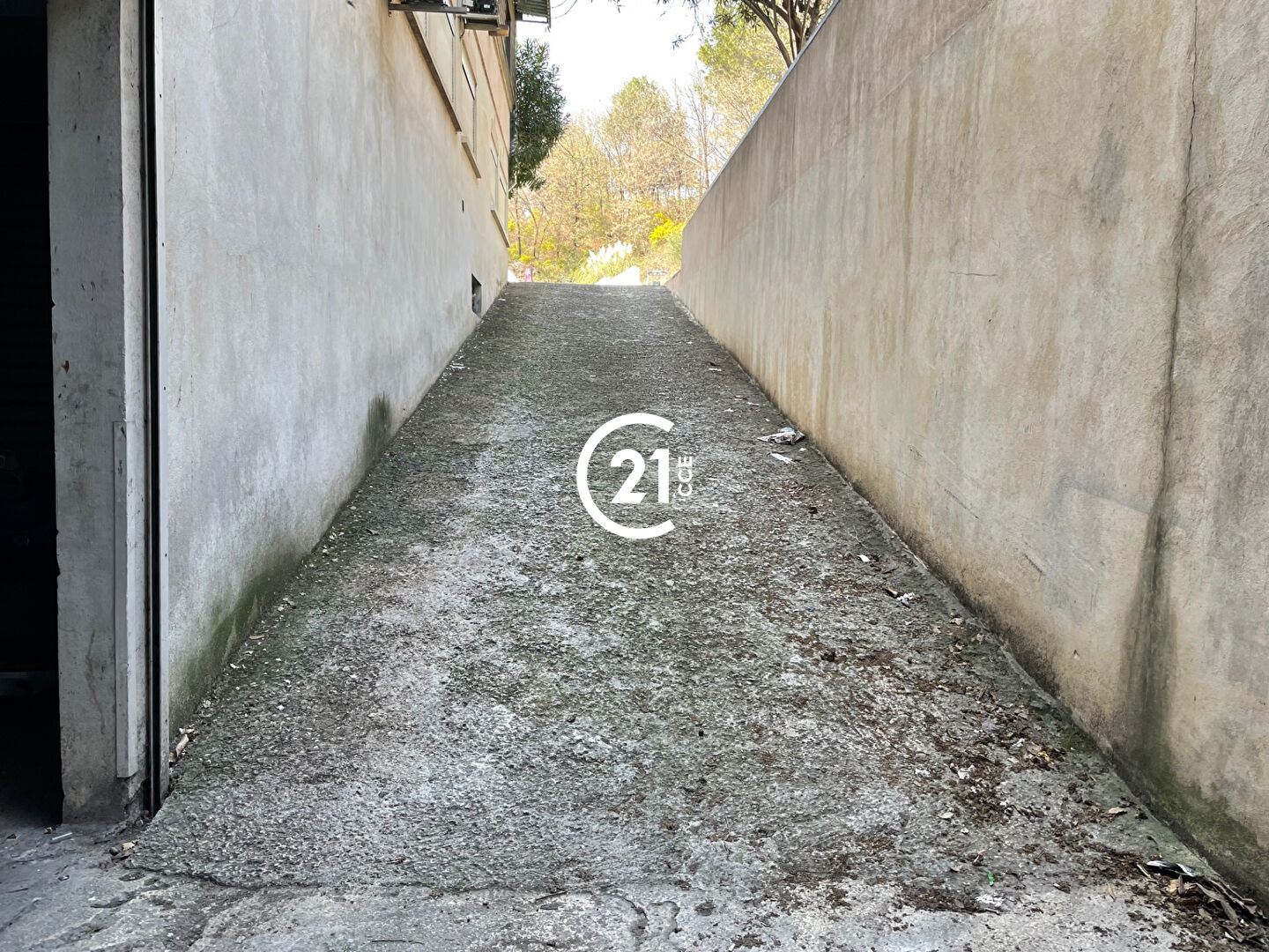 Agrandir la photo Entrepôt à louer - 90.0 m2 - 06 - Alpes-Maritimes