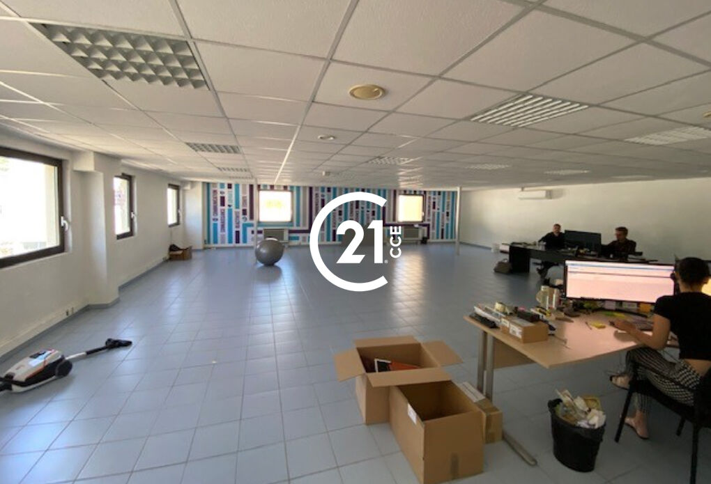 Agrandir la photo Entrepôt à louer - 2800.0 m2 - 06 - Alpes-Maritimes