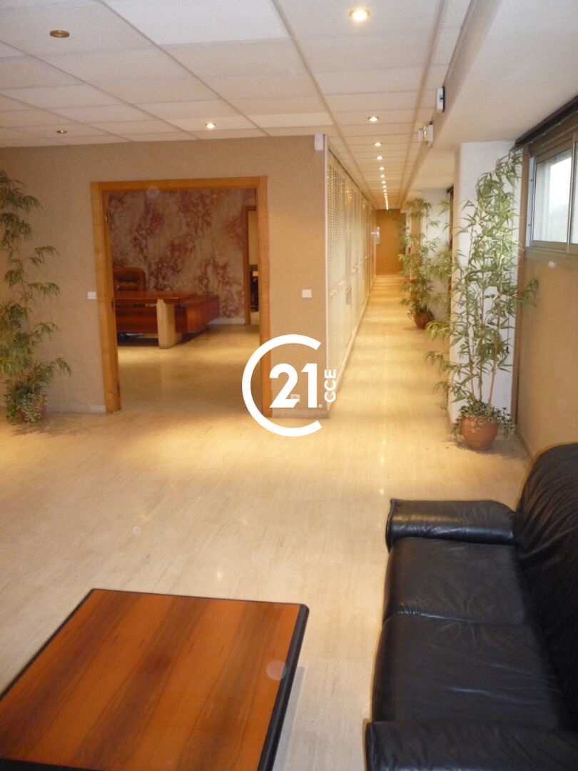 Bureaux à louer - 370.0 m2 - 06 - Alpes-Maritimes