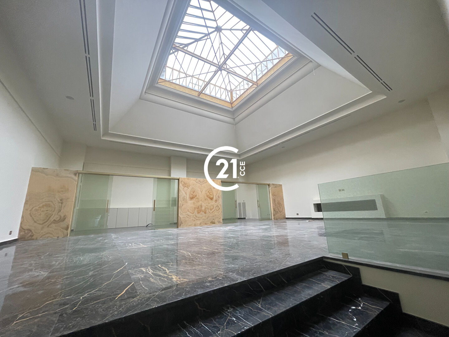 Local commercial à louer - 560.0 m2 - 06 - Alpes-Maritimes