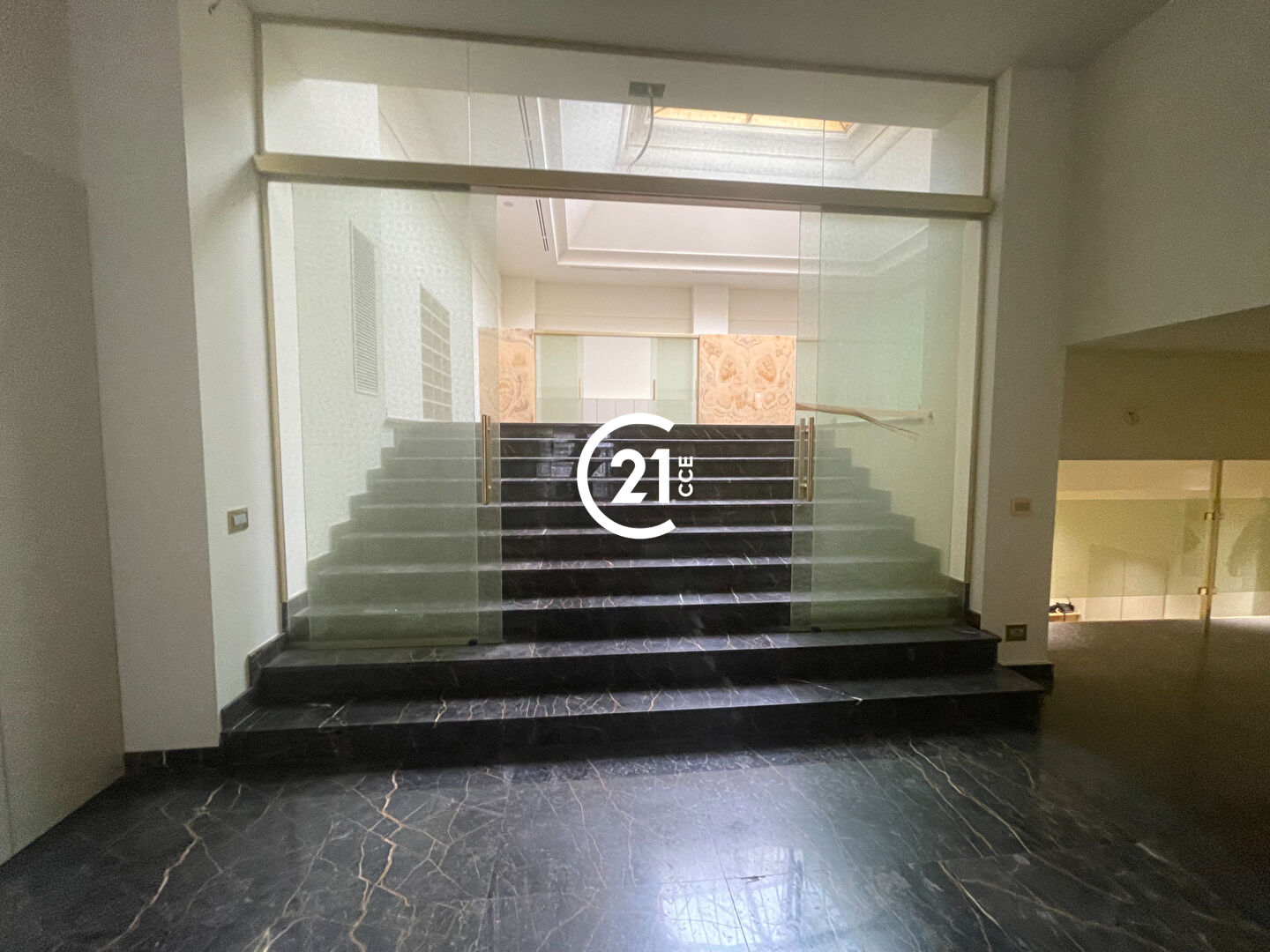 Local commercial à louer - 560.0 m2 - 06 - Alpes-Maritimes