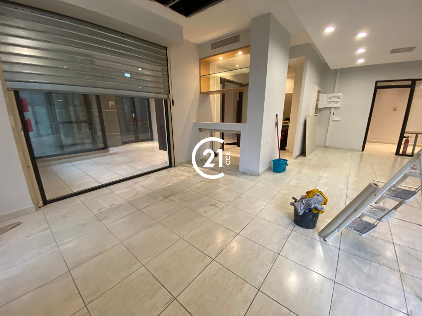 Agrandir la photo Local commercial à louer - 75.2 m2 - 06 - Alpes-Maritimes