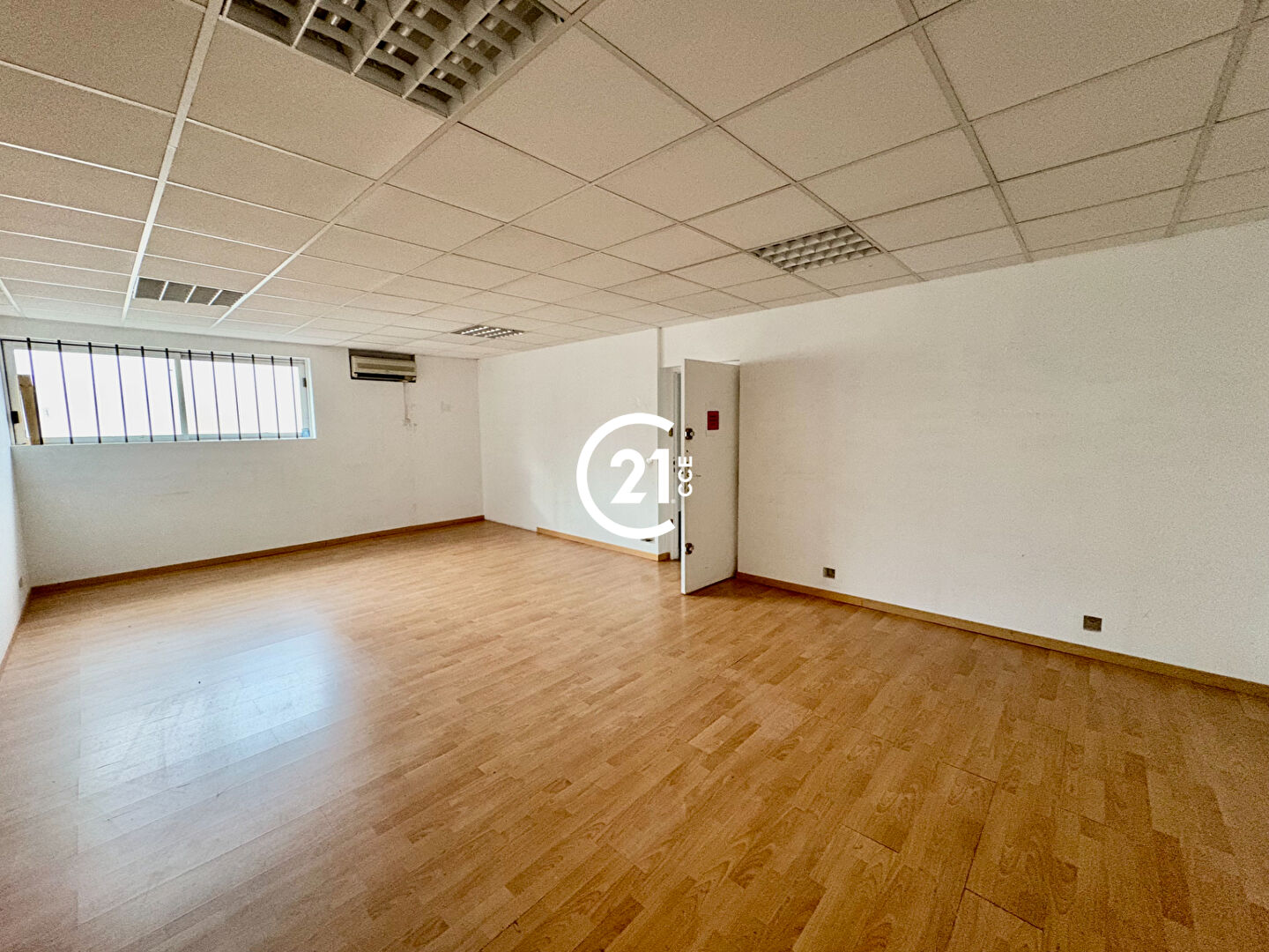 Bureaux à louer - 450.0 m2 - 06 - Alpes-Maritimes