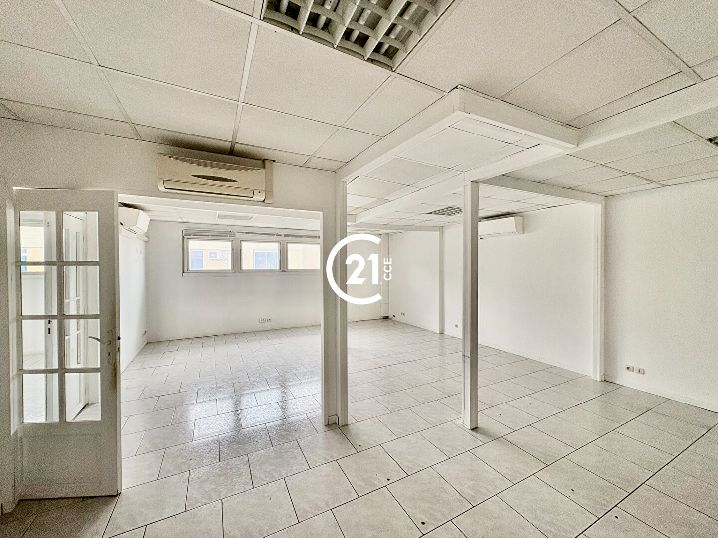 Bureaux à louer - 450.0 m2 - 06 - Alpes-Maritimes