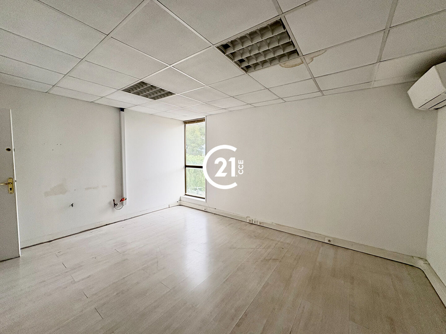 Bureaux à louer - 450.0 m2 - 06 - Alpes-Maritimes