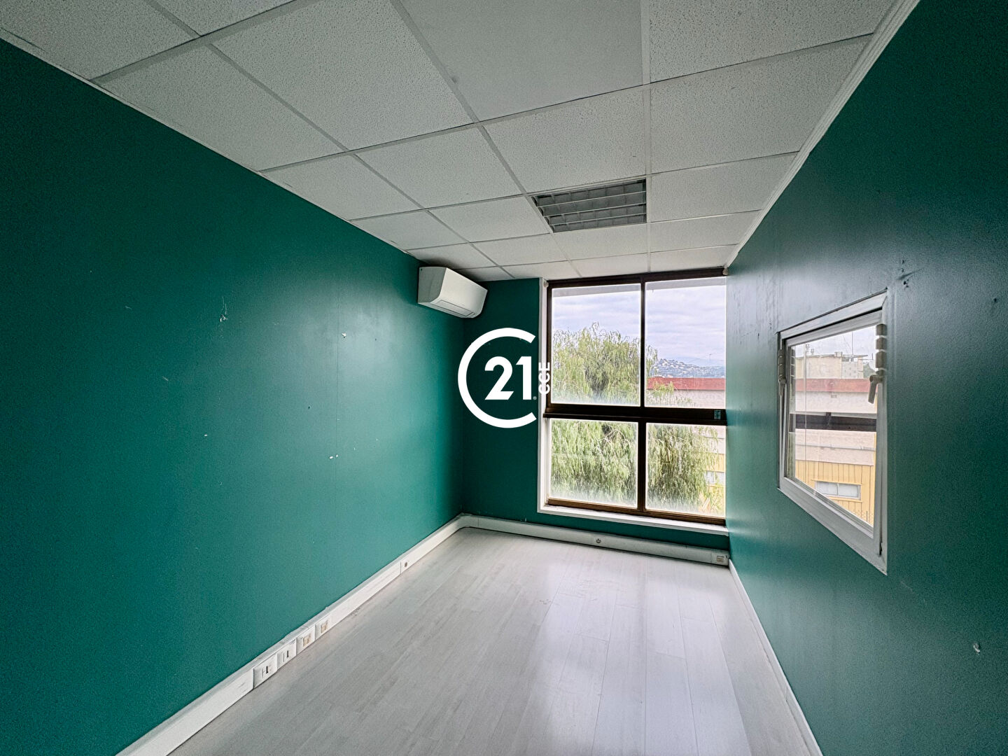 Bureaux à louer - 450.0 m2 - 06 - Alpes-Maritimes