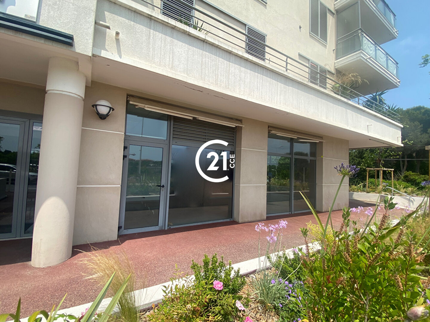 Local commercial à louer - 330.0 m2 - 06 - Alpes-Maritimes