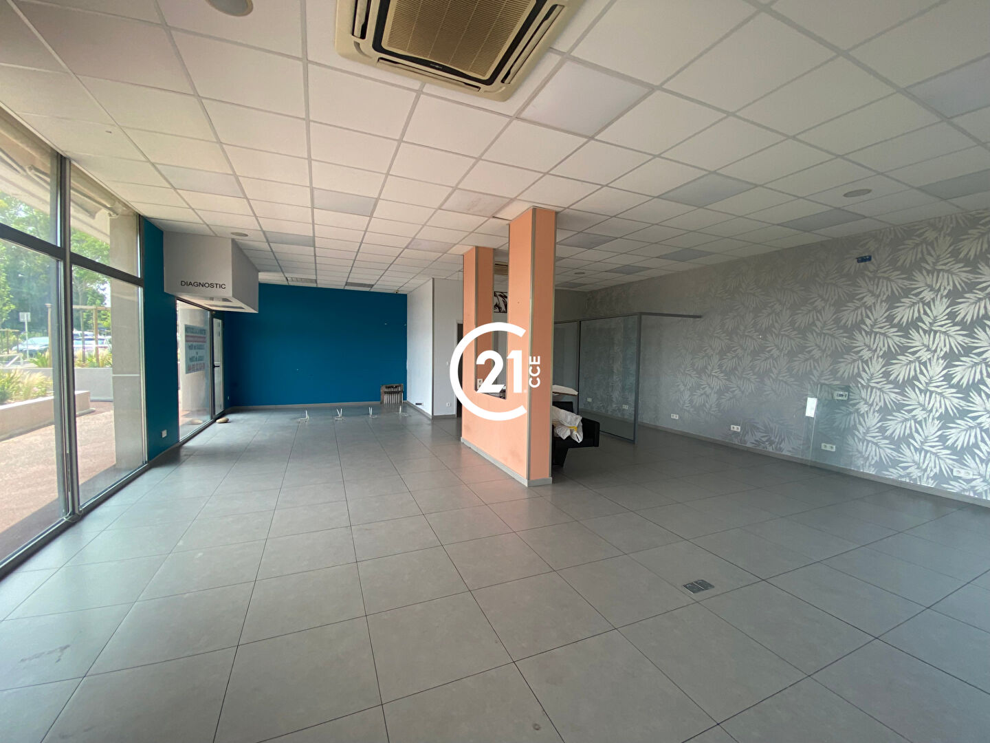 Local commercial à louer - 330.0 m2 - 06 - Alpes-Maritimes