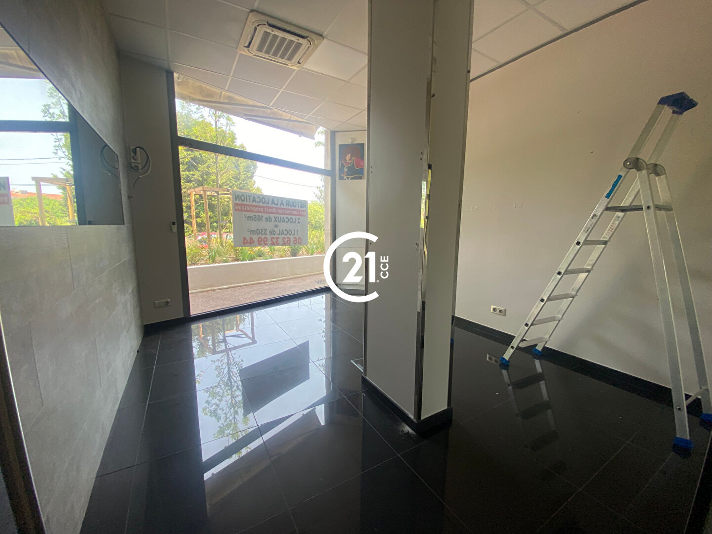 Local commercial à louer - 330.0 m2 - 06 - Alpes-Maritimes