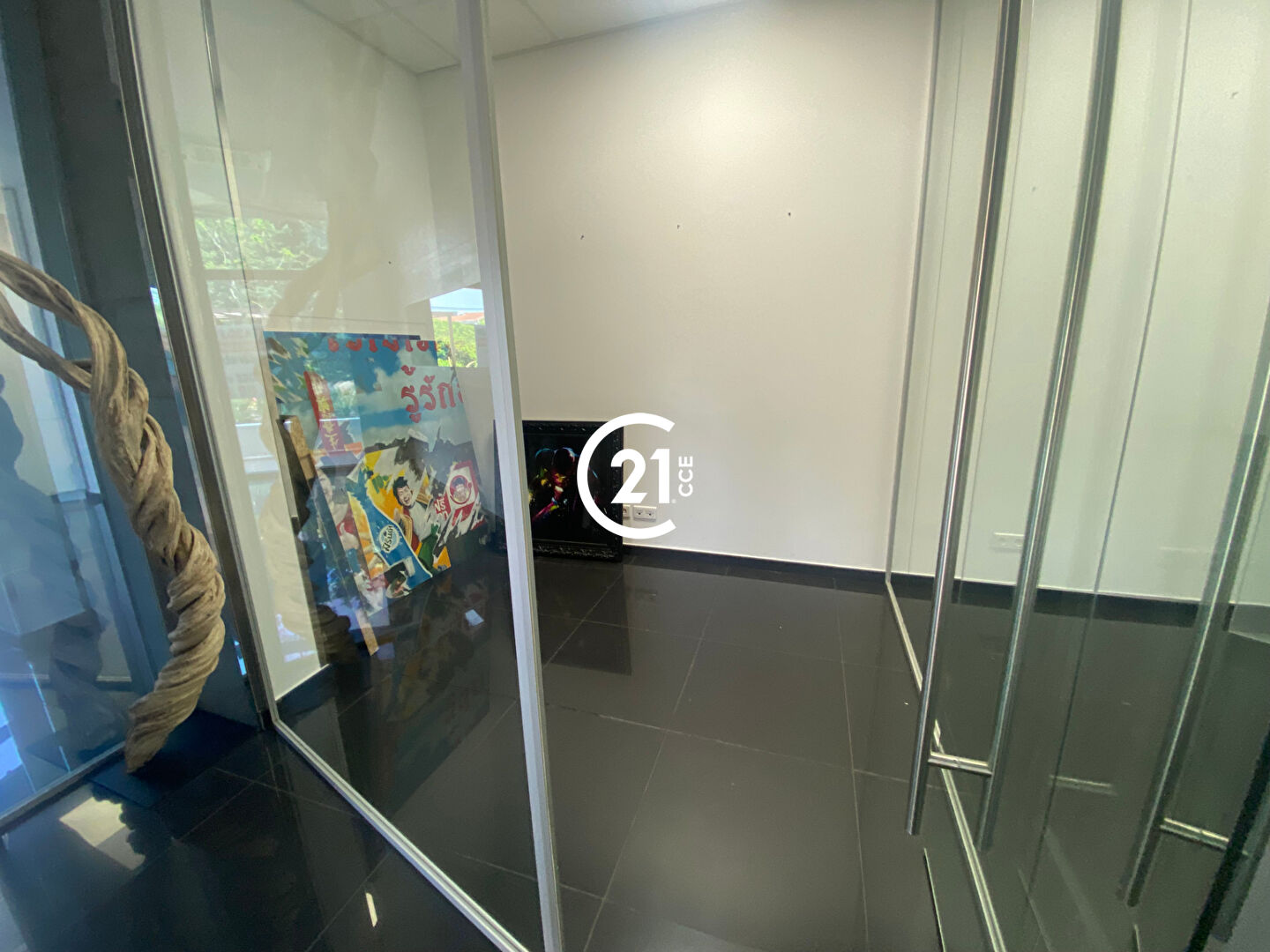 Local commercial à louer - 330.0 m2 - 06 - Alpes-Maritimes