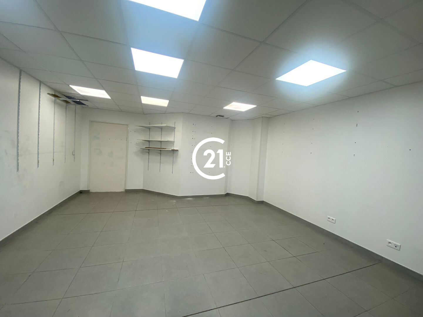 Local commercial à louer - 165.0 m2 - 06 - Alpes-Maritimes