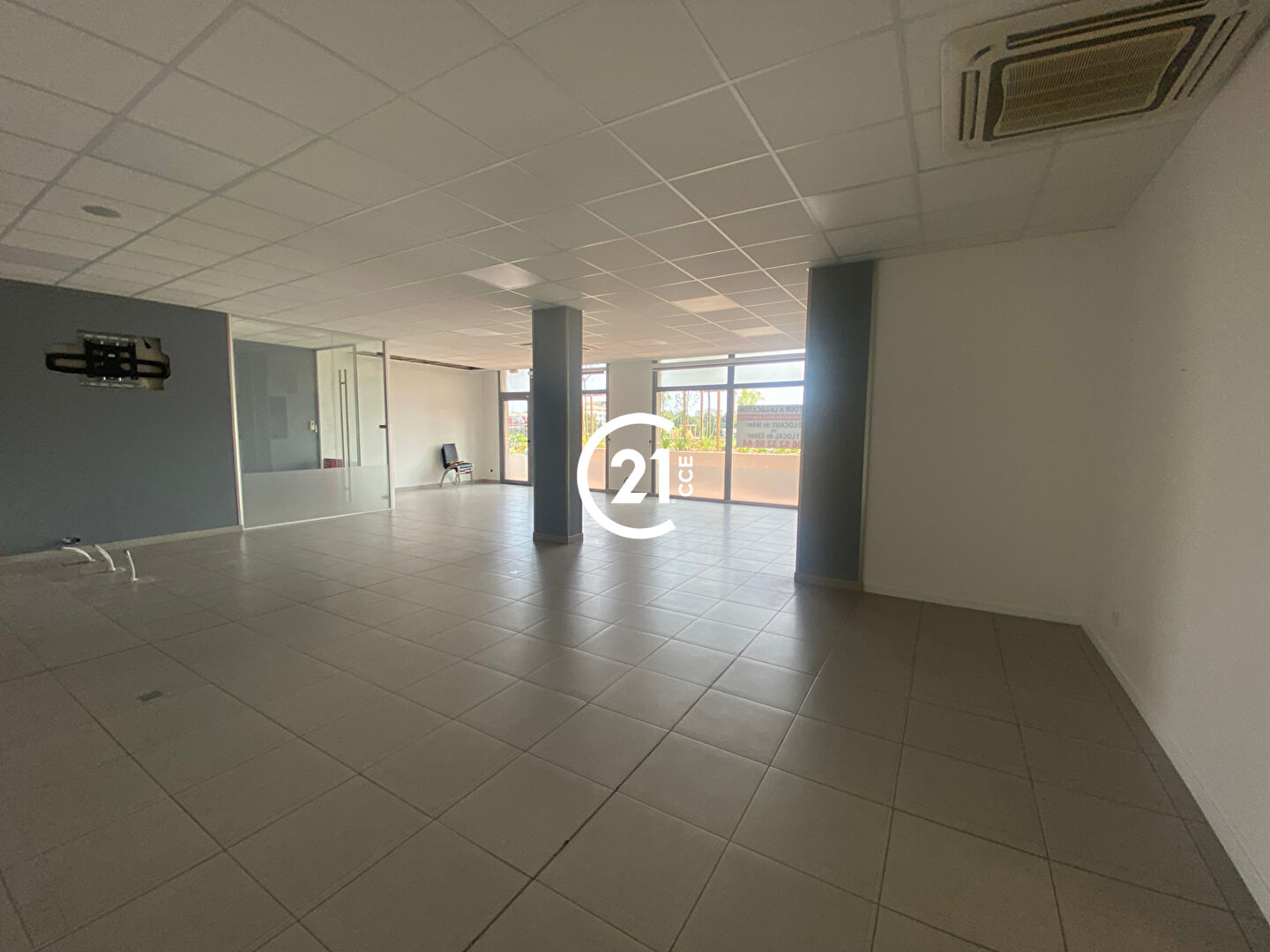 Local commercial à louer - 165.0 m2 - 06 - Alpes-Maritimes